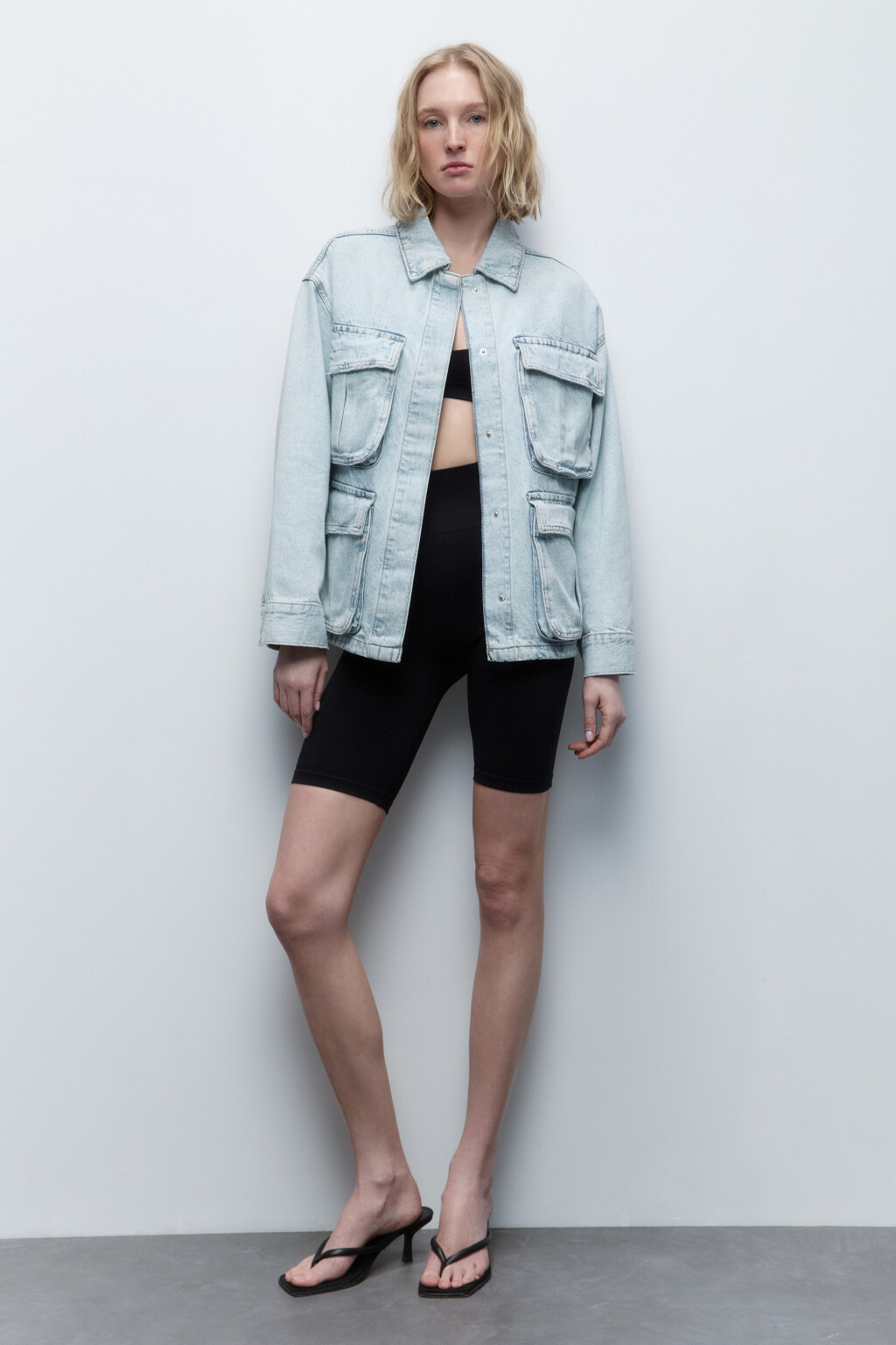 Куртка джинсовая с накладными карманами - цвет голубой - 4