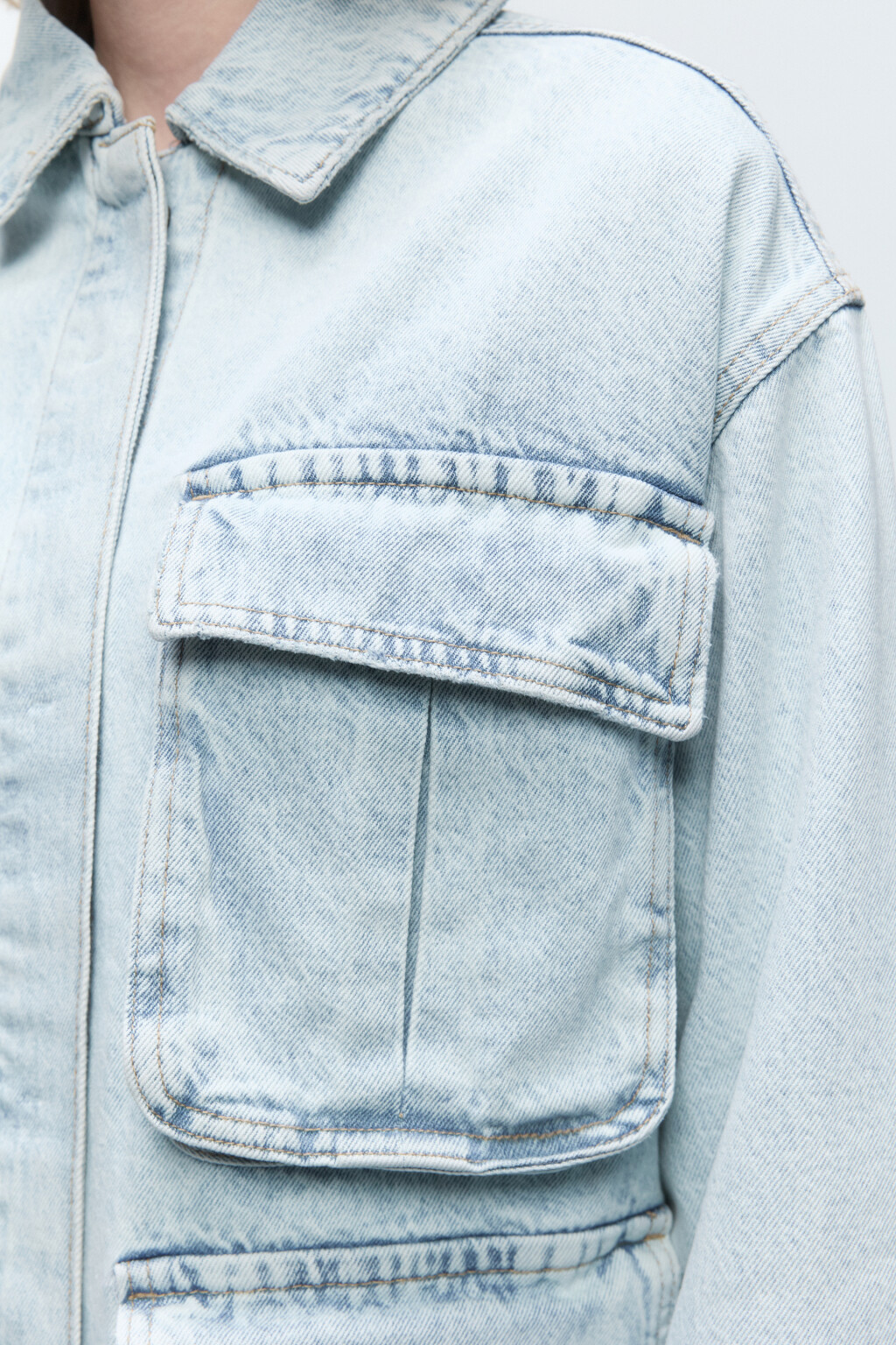 Куртка джинсовая с накладными карманами - цвет голубой - 7