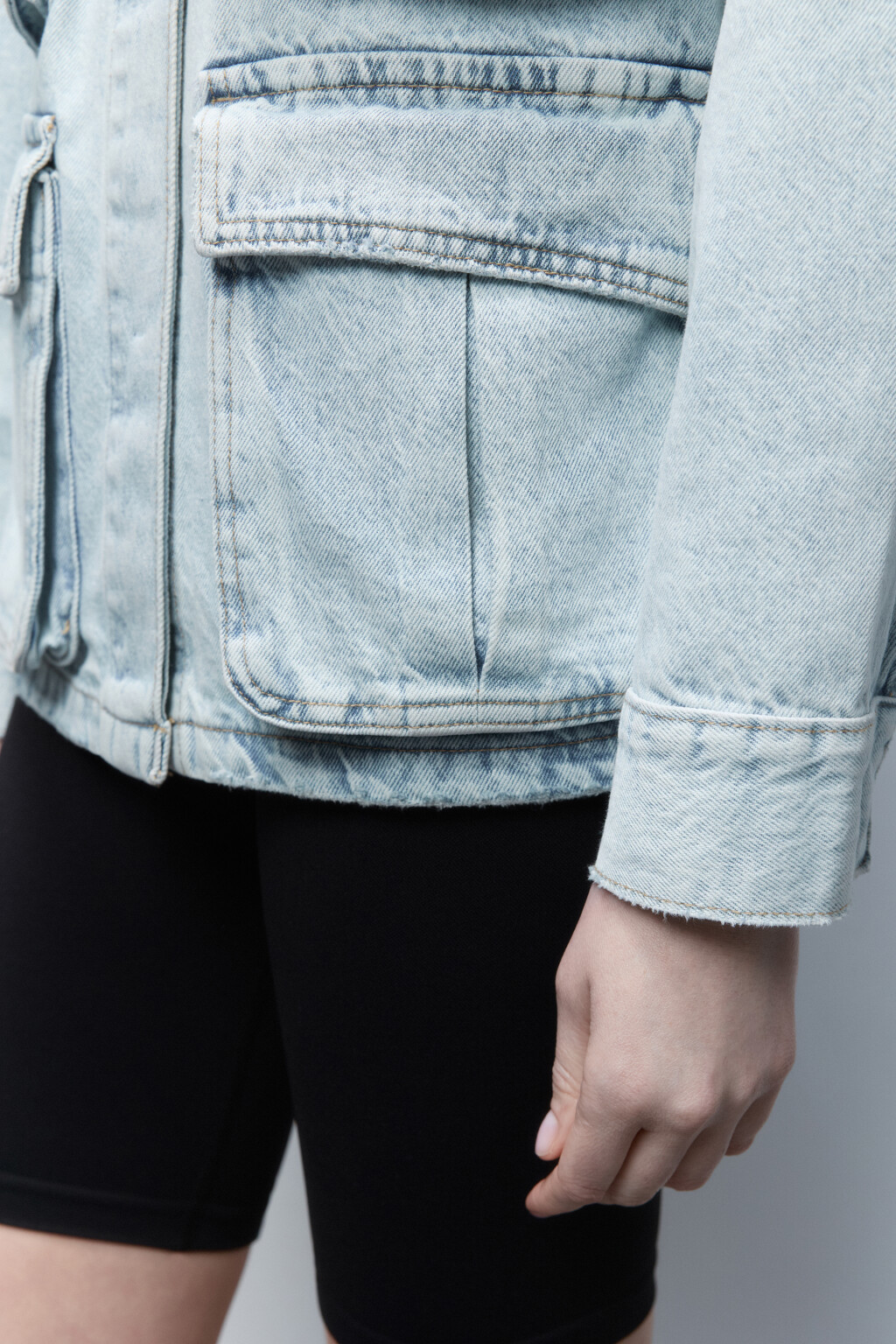 Куртка джинсовая с накладными карманами - цвет голубой - 8