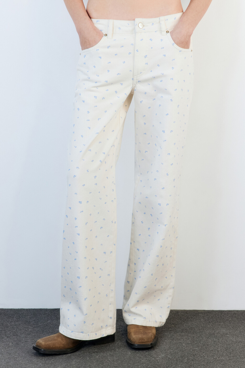 Джинсы wide широкие с цветочным принтом - цвет голубой - 2