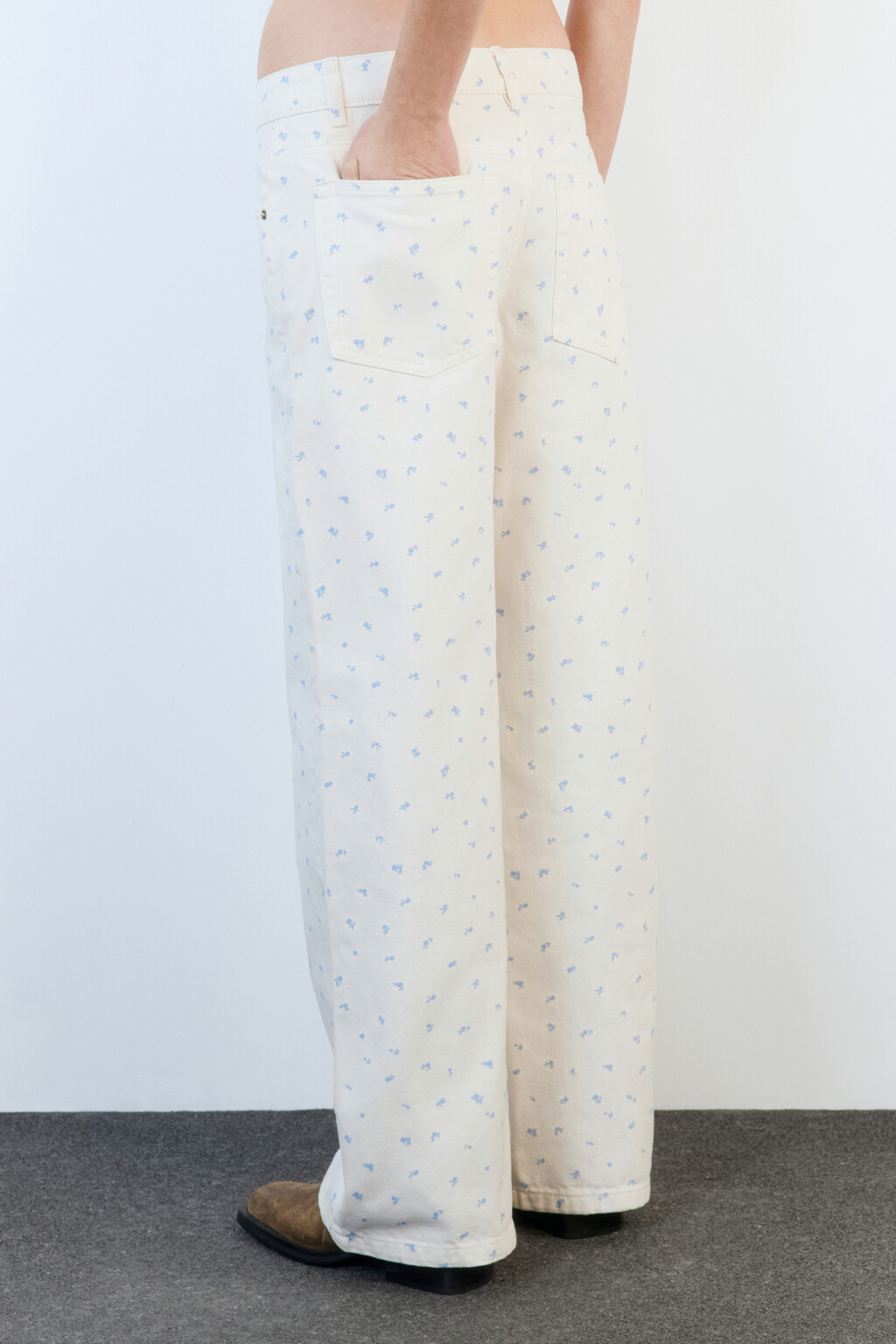 Джинсы wide широкие с цветочным принтом - цвет голубой - 4