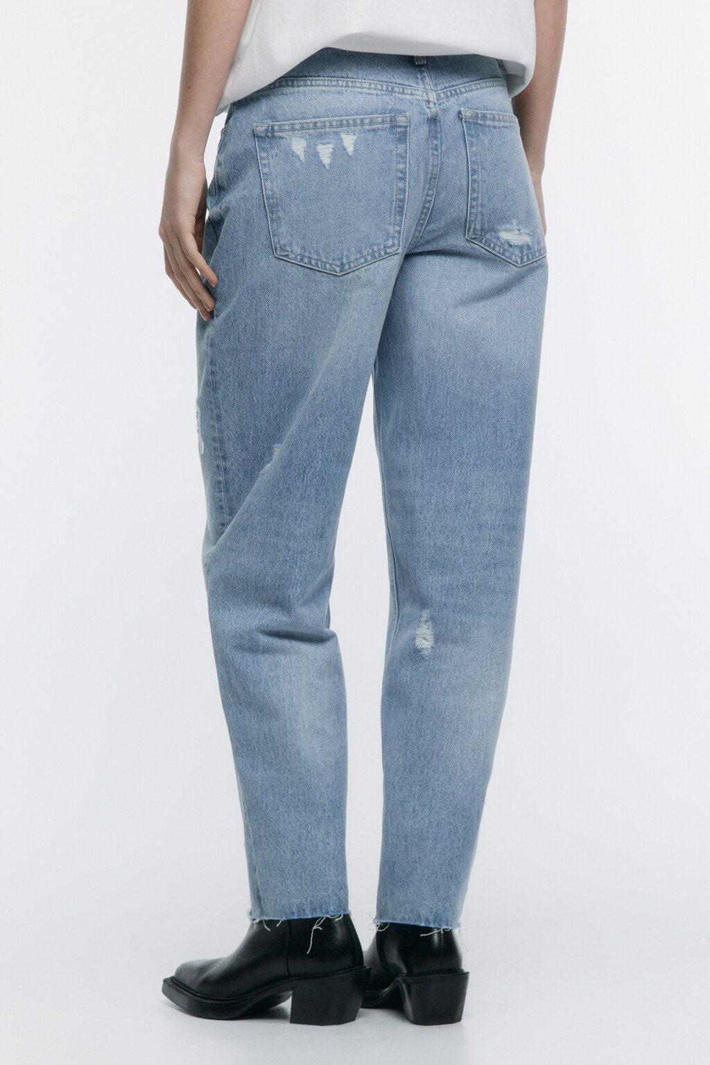 Джинсы mom fit с оборванными краями - цвет голубой - 4