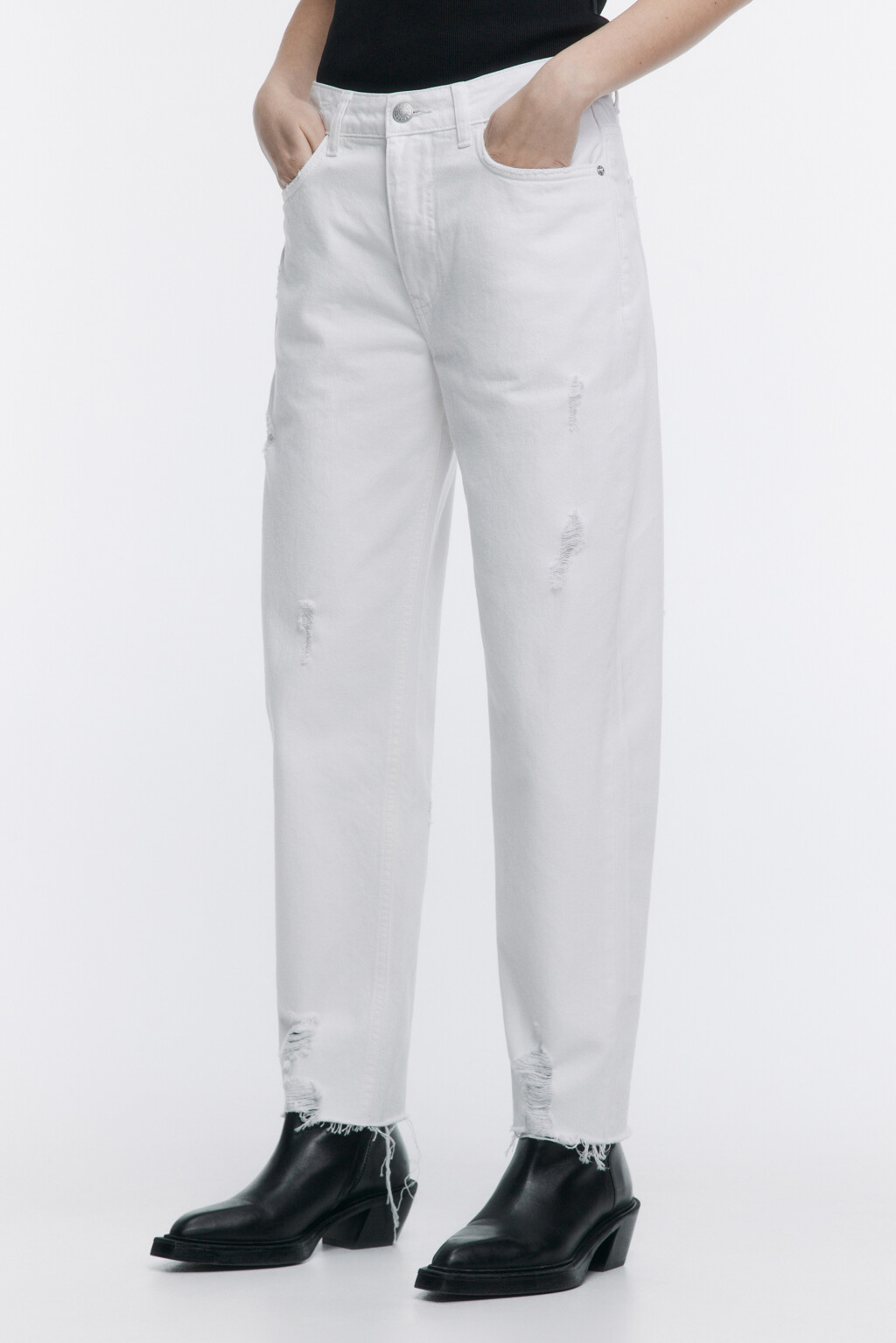 Джинсы mom fit с оборванными краями - цвет белый - 4