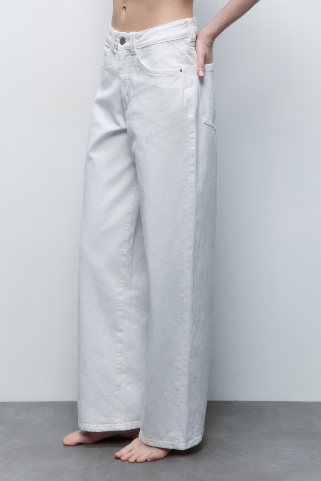Джинсы широкие со средней посадкой - цвет белый - 2