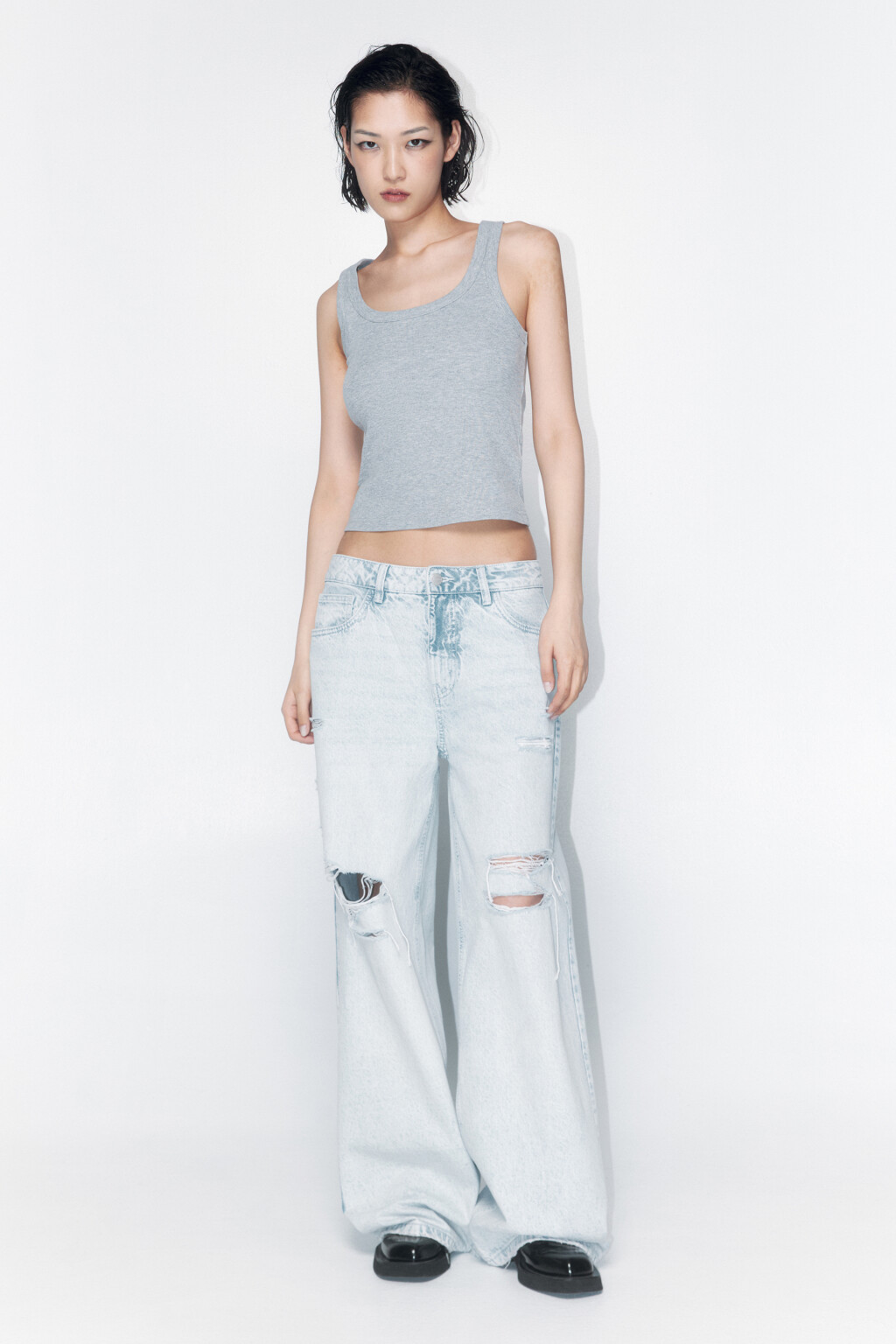 Джинсы широкие рваные с потертостями - цвет голубой - 5