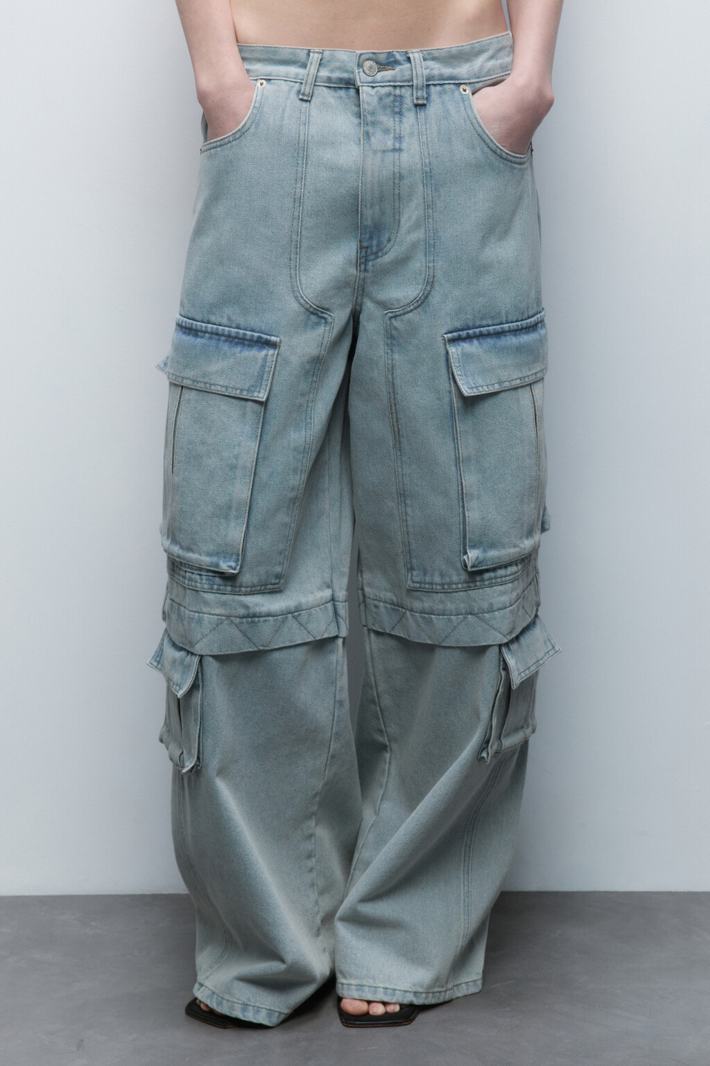 Джинсы широкие с карманами-карго - цвет голубой - 2