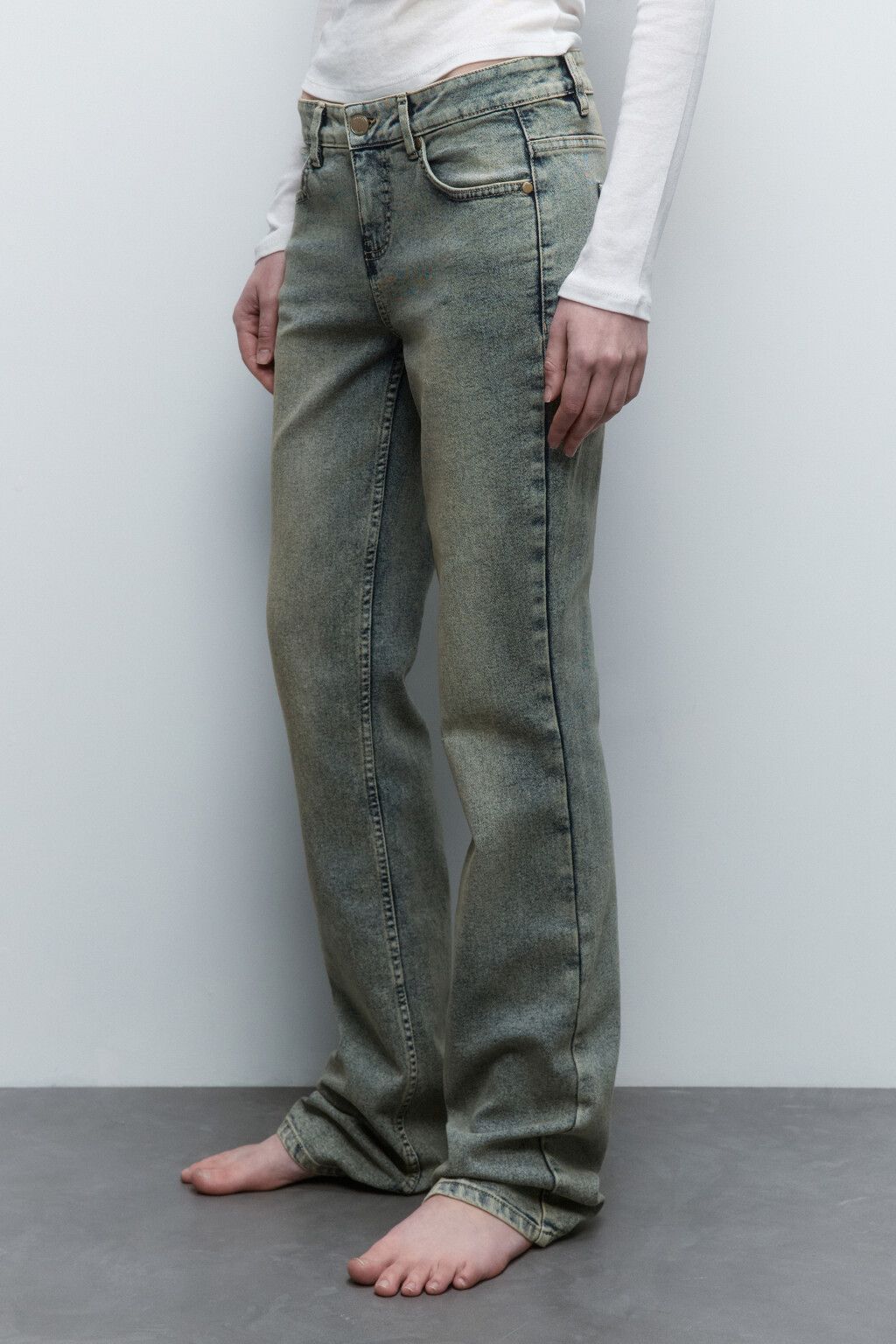 Джинсы клеш с низкой посадкой - цвет бордовый - 4