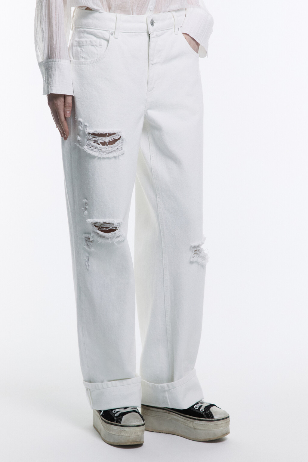 Джинсы loose fit рваные с потертостями - цвет белый - 3