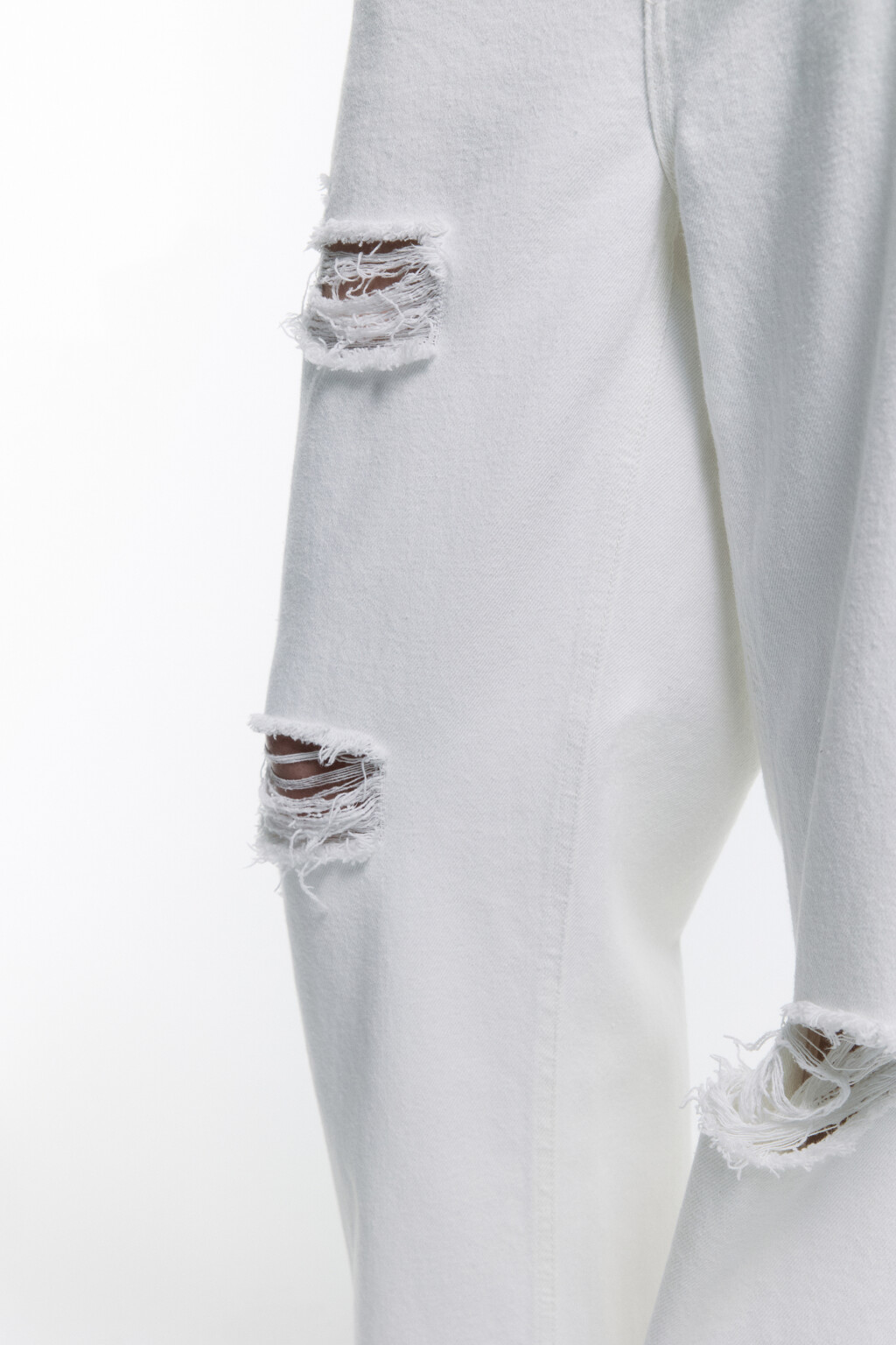 Джинсы loose fit рваные с потертостями - цвет белый - 7