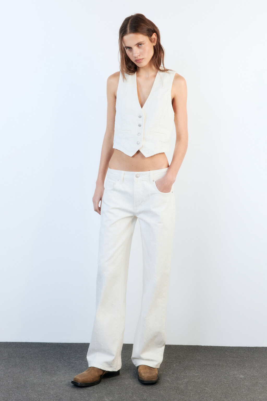 Джинсы прямые с низкой посадкой и потертостями - цвет белый - 5