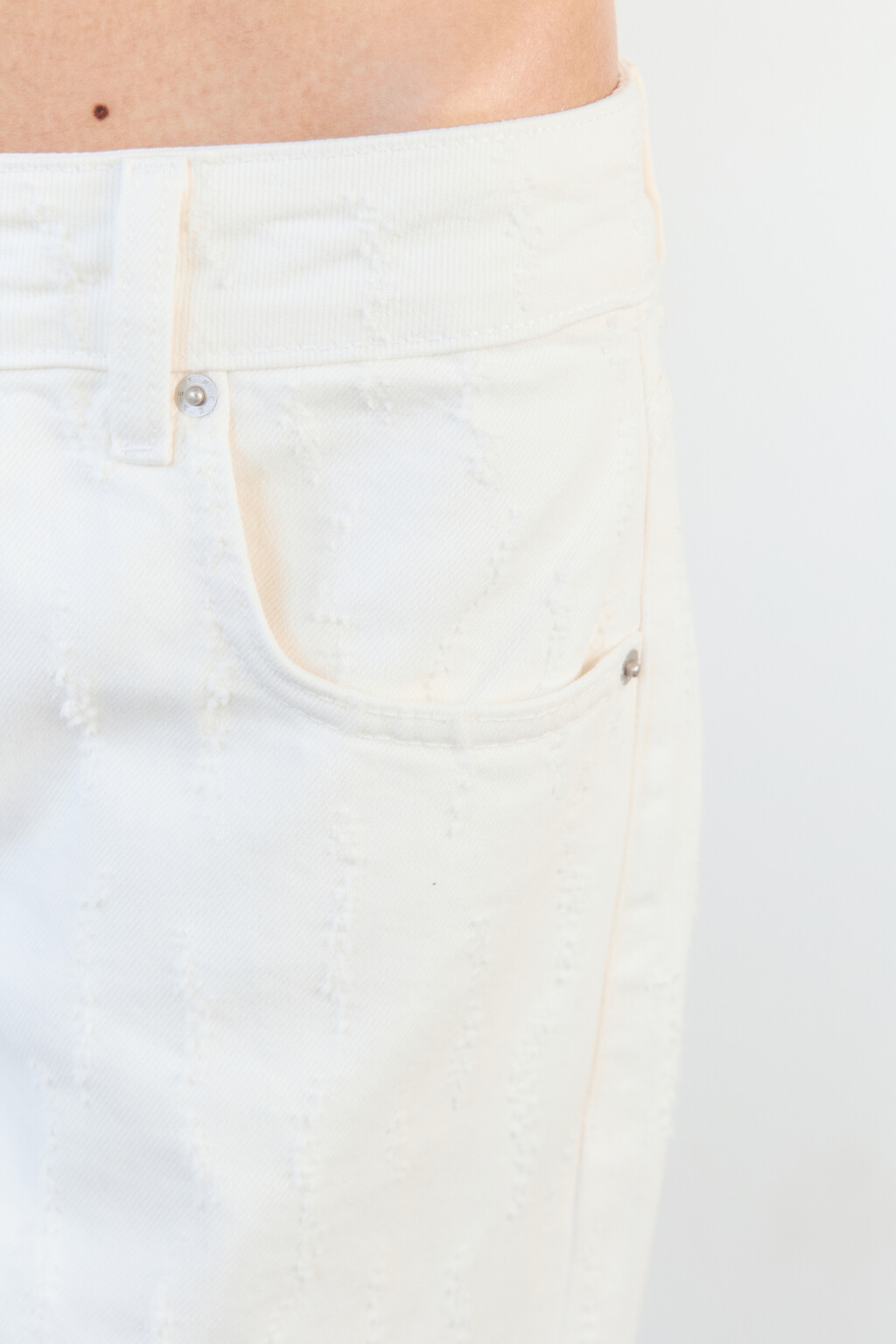 Джинсы прямые с низкой посадкой и потертостями - цвет белый - 7
