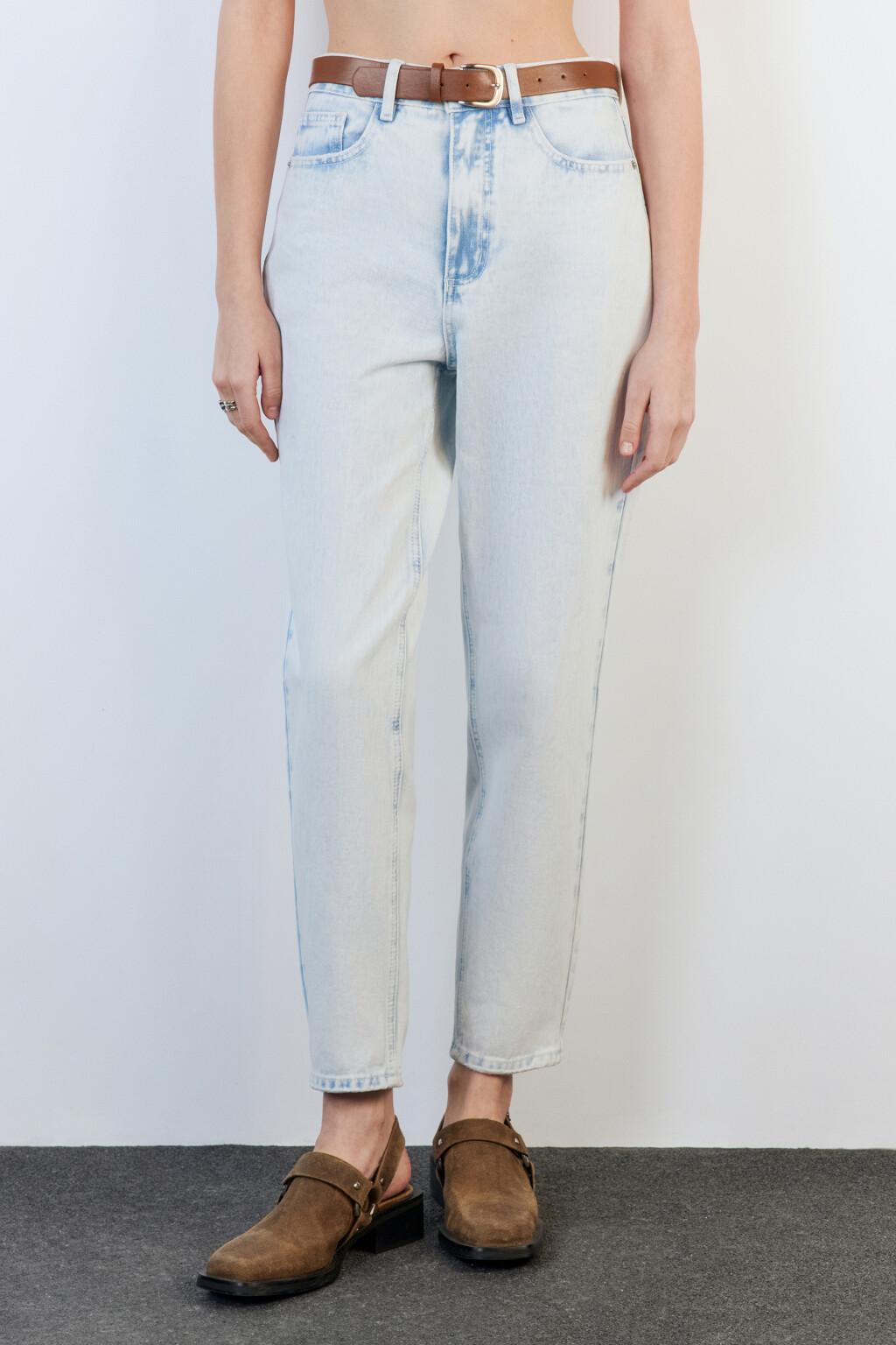 Джинсы mom's с высокой посадкой и ремнем - цвет голубой - 2