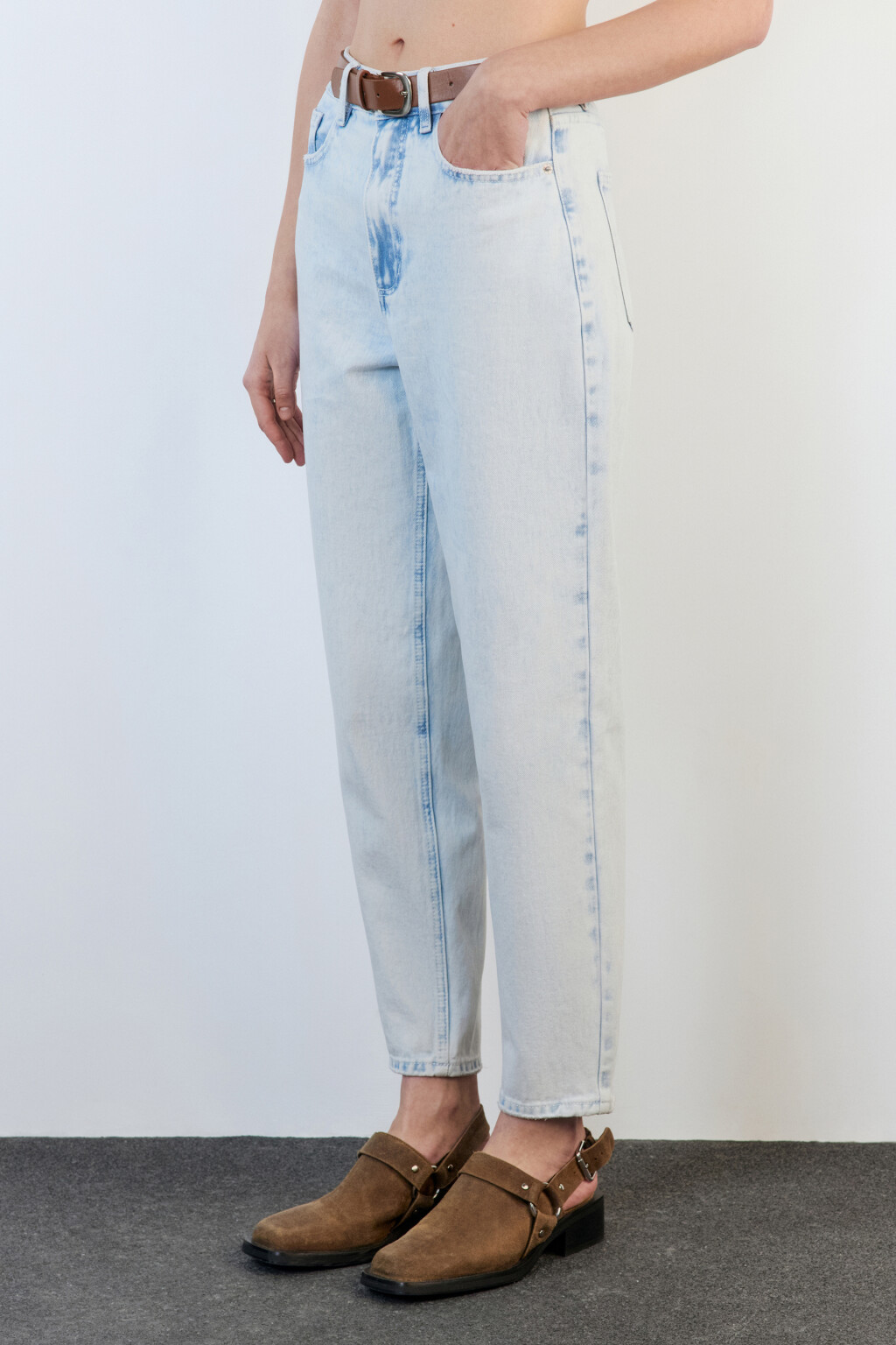 Джинсы mom's с высокой посадкой и ремнем - цвет голубой - 3
