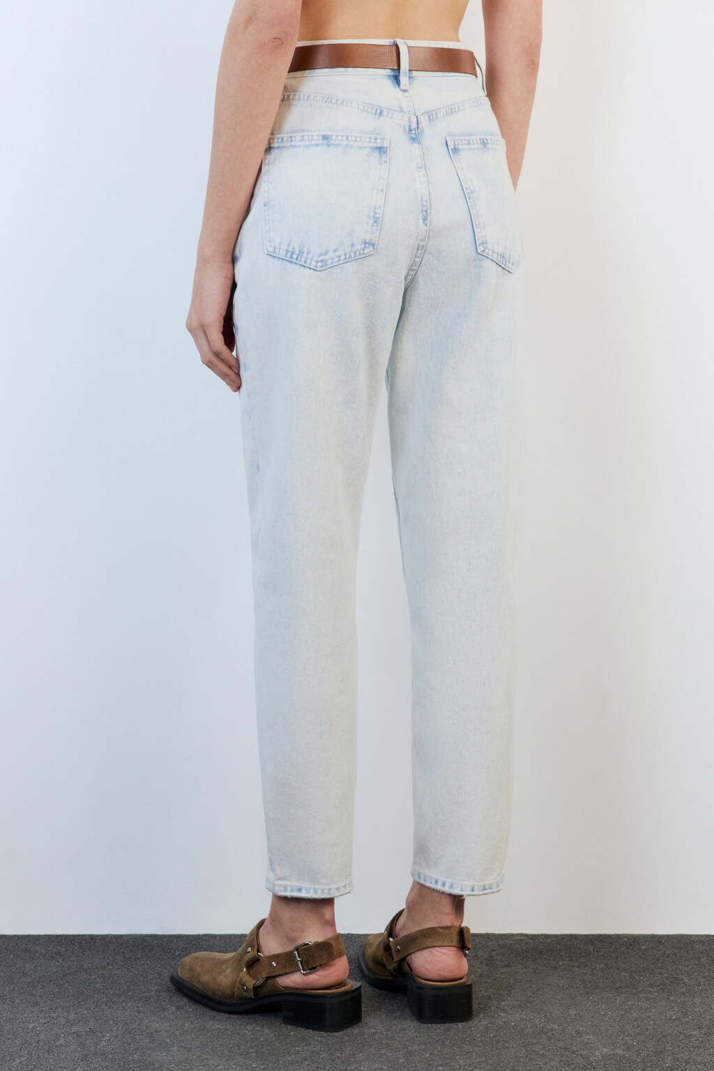 Джинсы mom's с высокой посадкой и ремнем - цвет голубой - 4