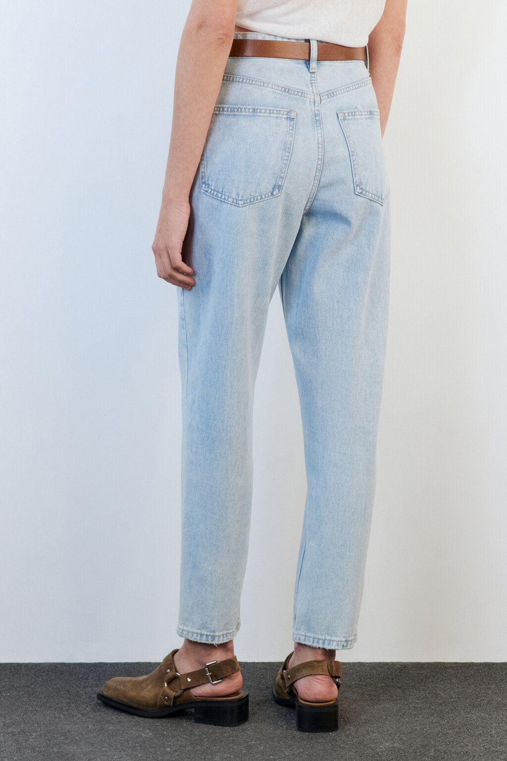 Джинсы mom's с высокой посадкой и ремнем - цвет голубой - 4