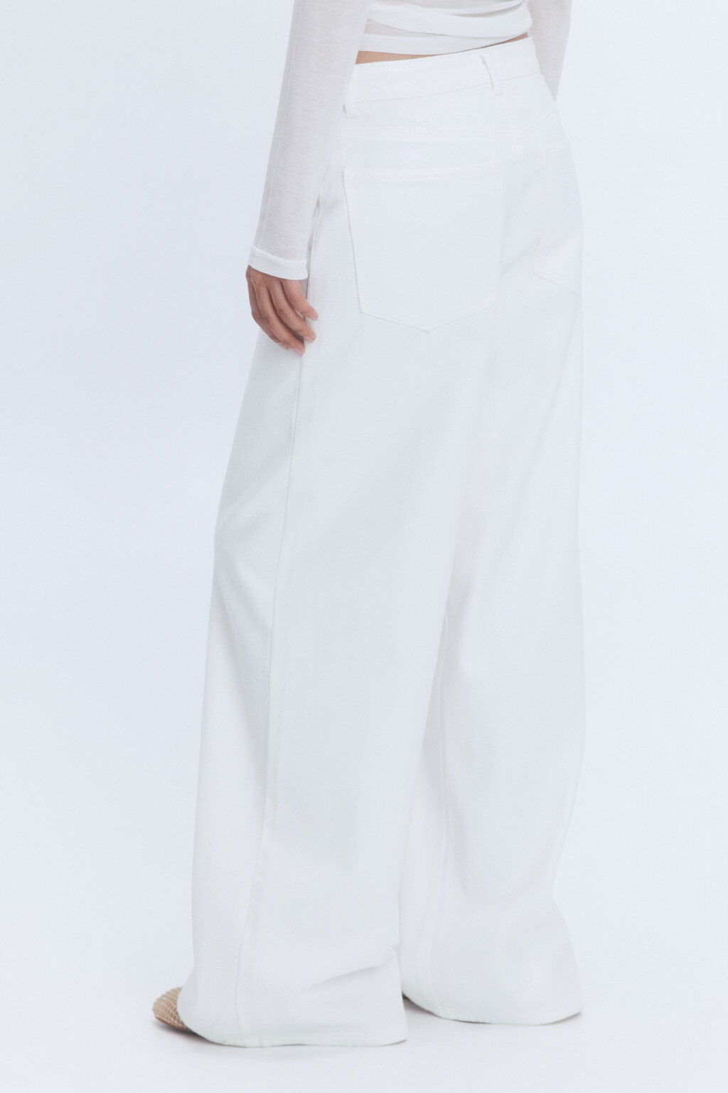 Джинсы wide широкие с жемчужным напылением - цвет белый - 7