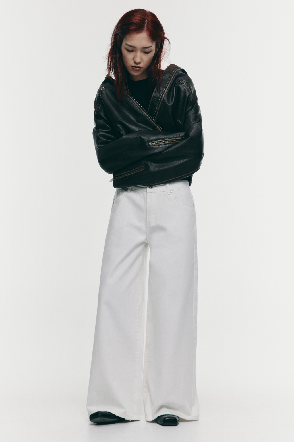 Джинсы широкие с открытыми срезами - цвет белый - 1