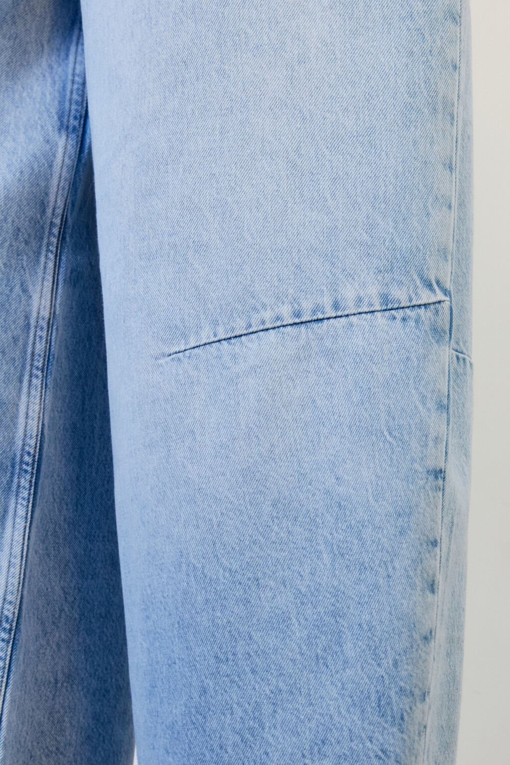 Джинсы barrel fit широкие с открытыми срезами - цвет голубой - 6