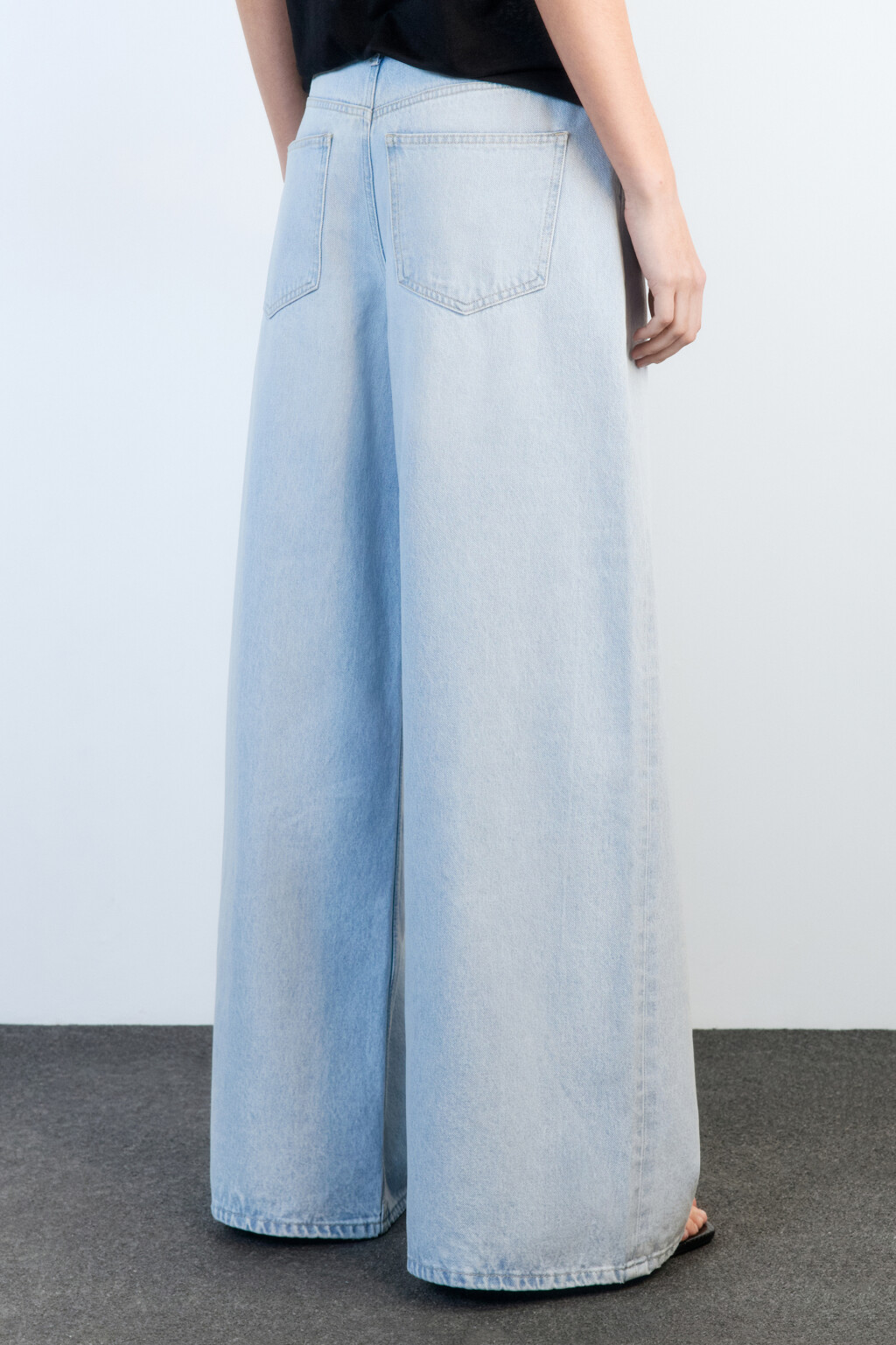 Джинсы широкие из денима с переработанным хлопком - цвет голубой - 3