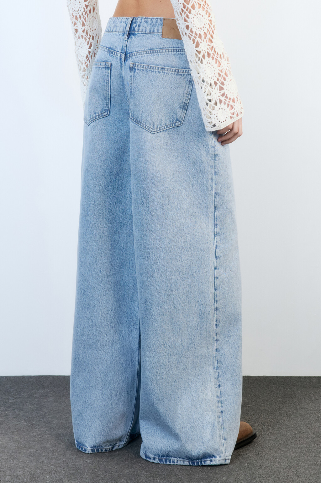 Джинсы широкие из денима с переработанным хлопком - цвет голубой - 5