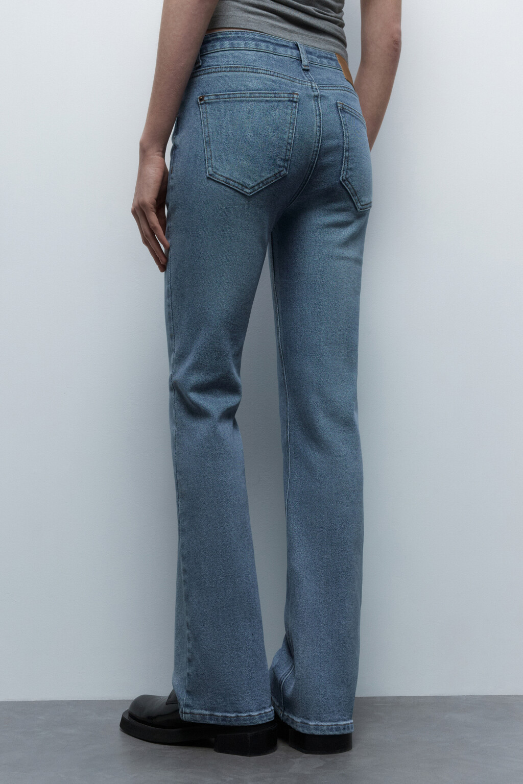 Джинсы flare расклешенные с высокой посадкой - цвет голубой - 4