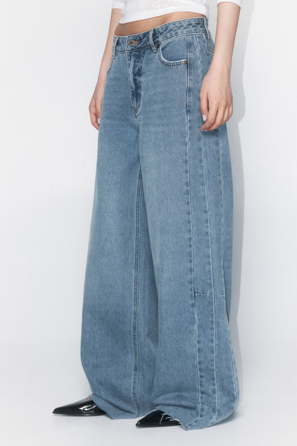Джинсы широкие с открытыми срезами - цвет синий - 3
