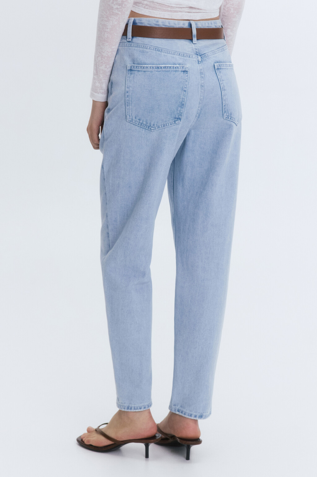 Джинсы mom fit с высокой посадкой и ремнем - цвет голубой - 4