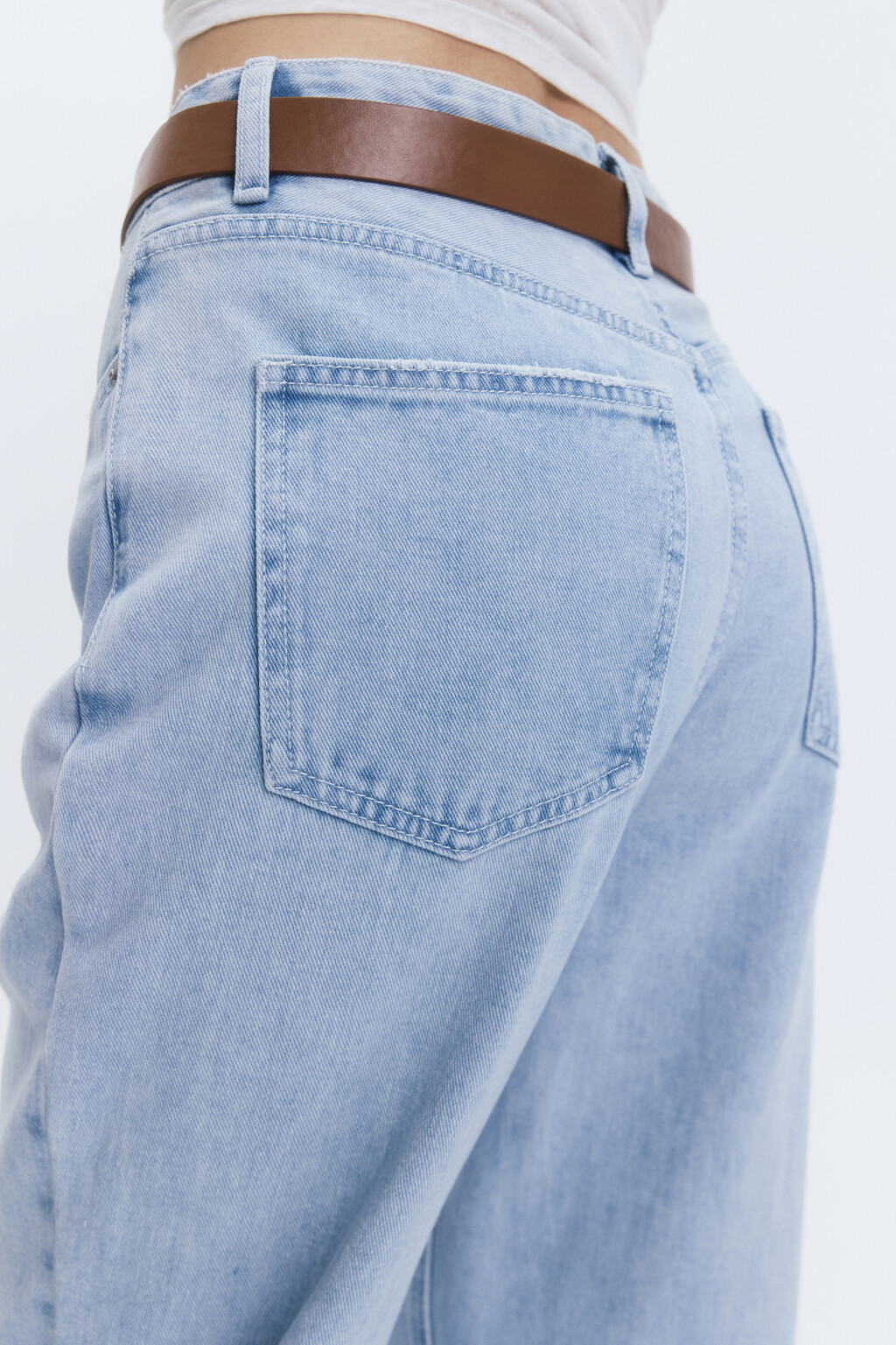 Джинсы mom fit с высокой посадкой и ремнем - цвет голубой - 7