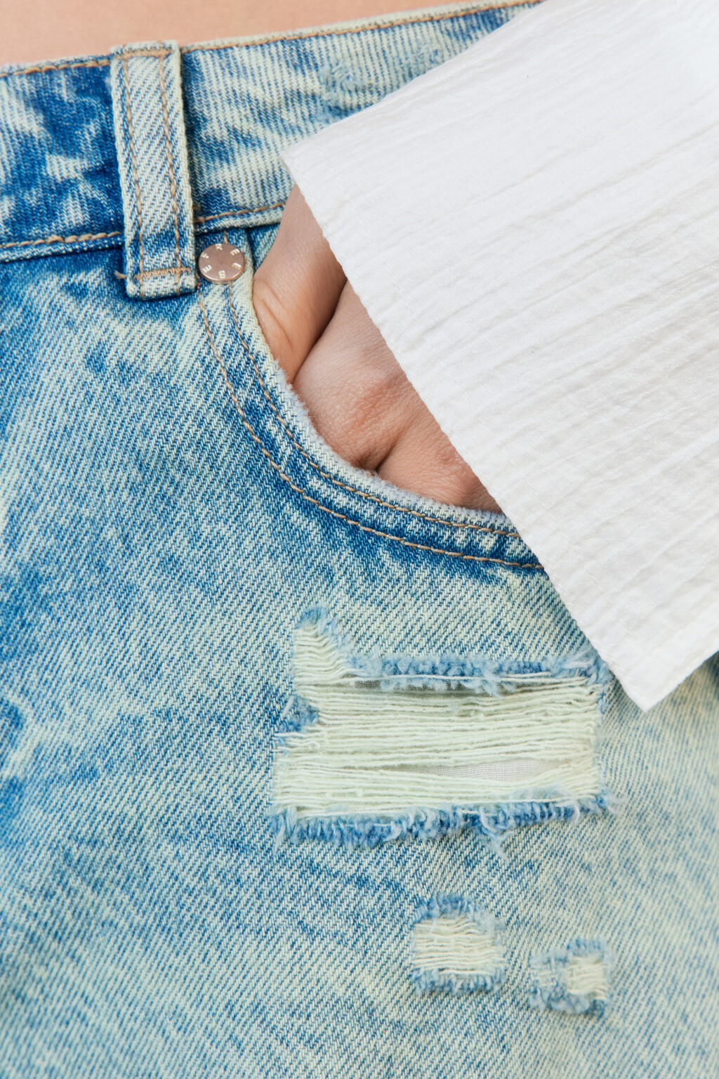 Шорты джинсовые рваные с бахромой - цвет синий - 8