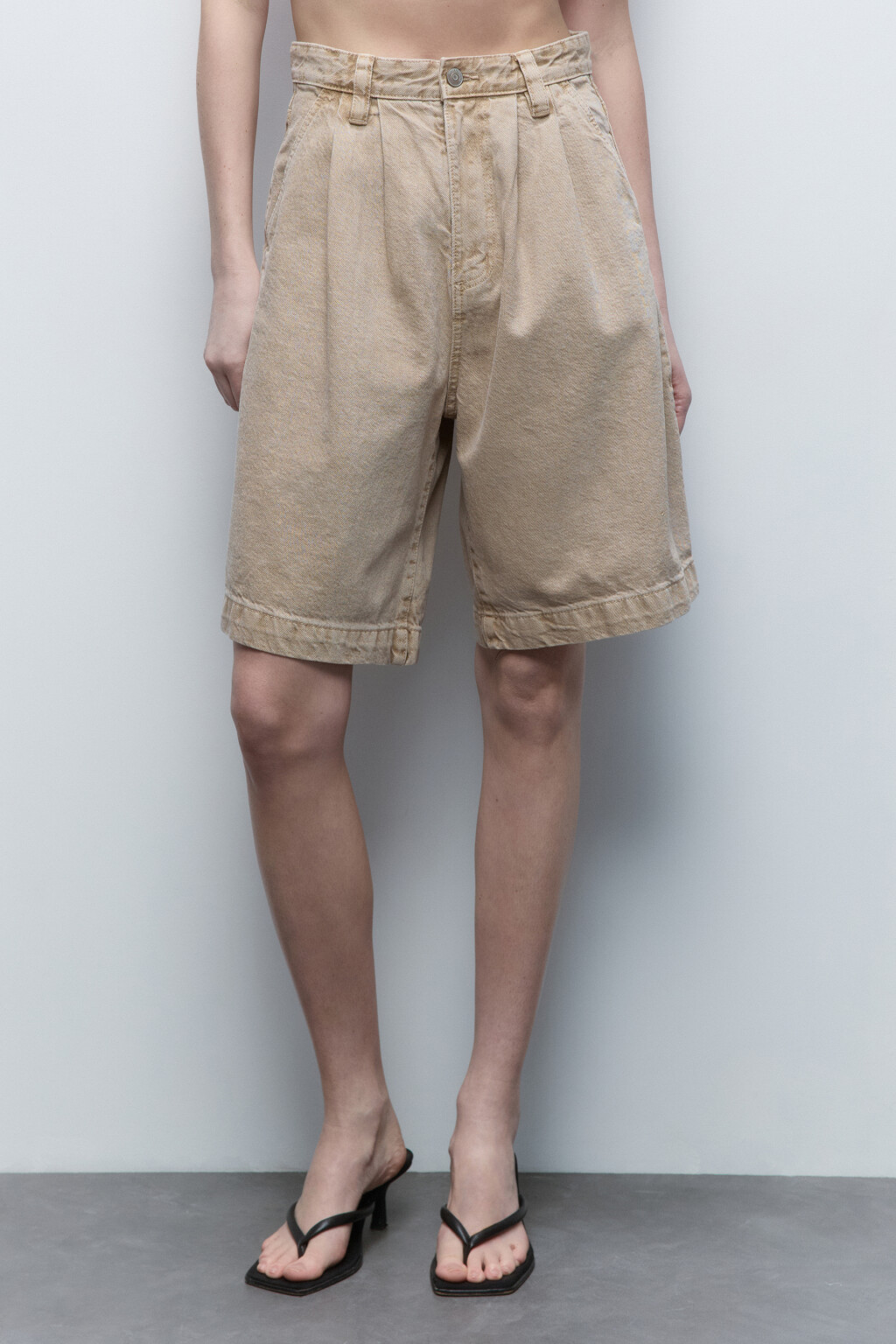 Шорты-бермуды джинсовые с высокой посадкой - цвет бежевый - 2