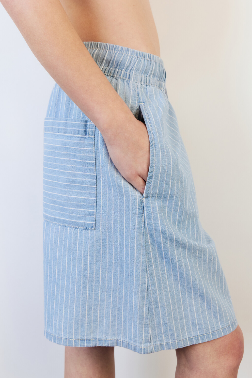 Шорты джинсовые свободные с поясом на завязках - цвет голубой - 6