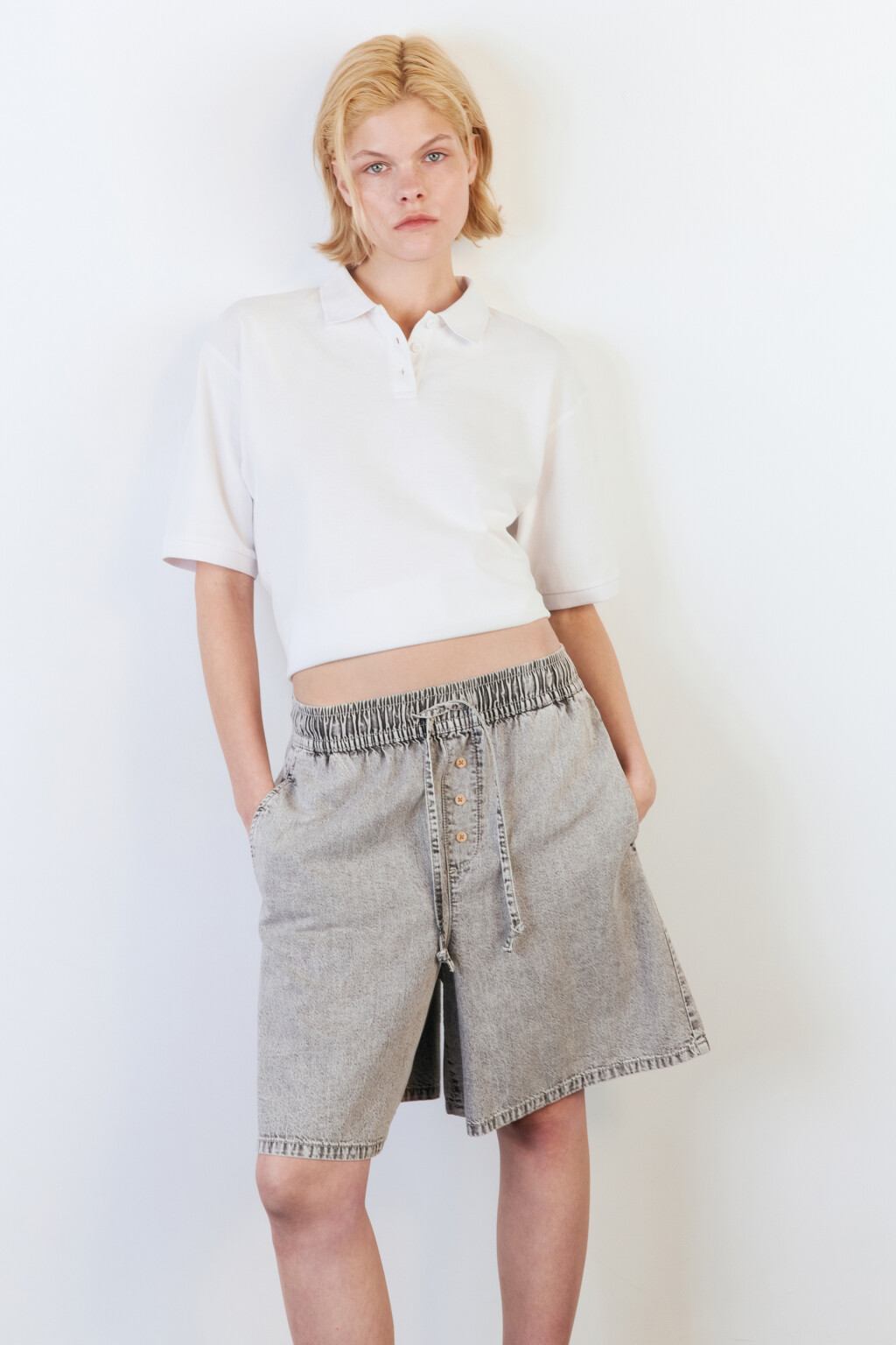Шорты джинсовые свободные с поясом на завязках - цвет серый - 1