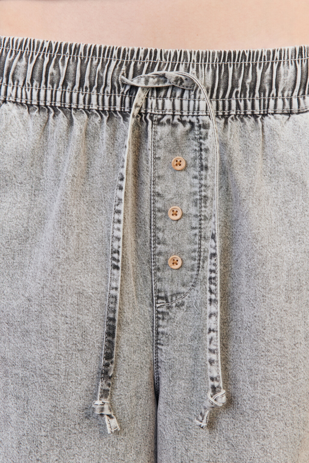 Шорты джинсовые свободные с поясом на завязках - цвет серый - 6