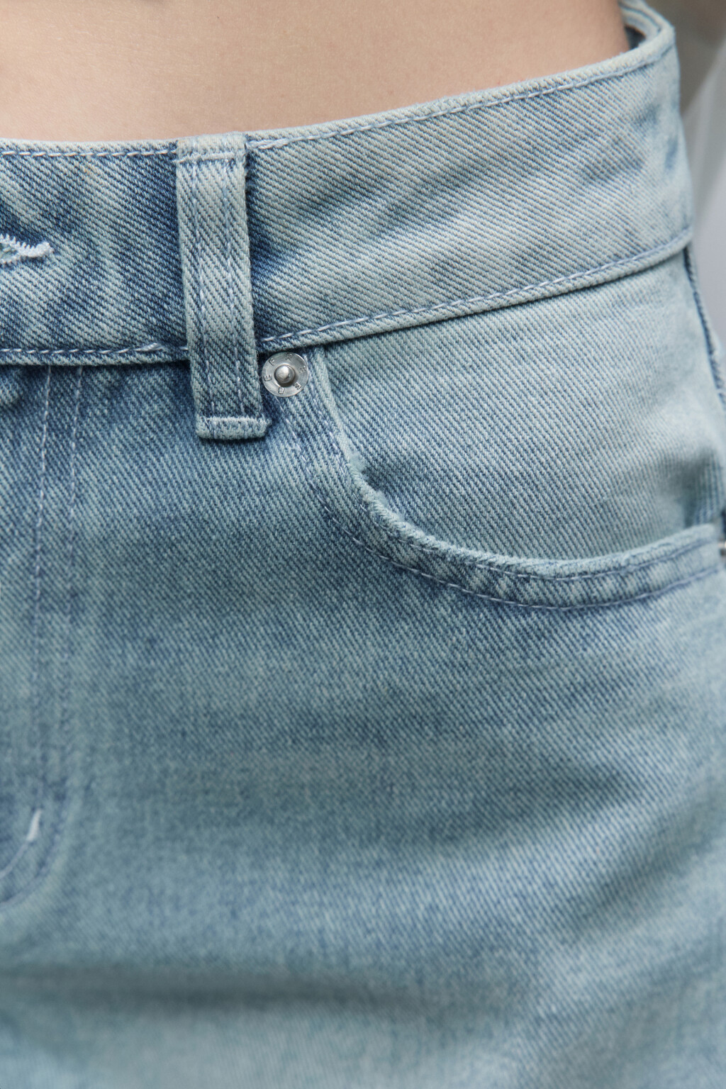 Шорты джинсовые с открытыми срезами - цвет синий - 7