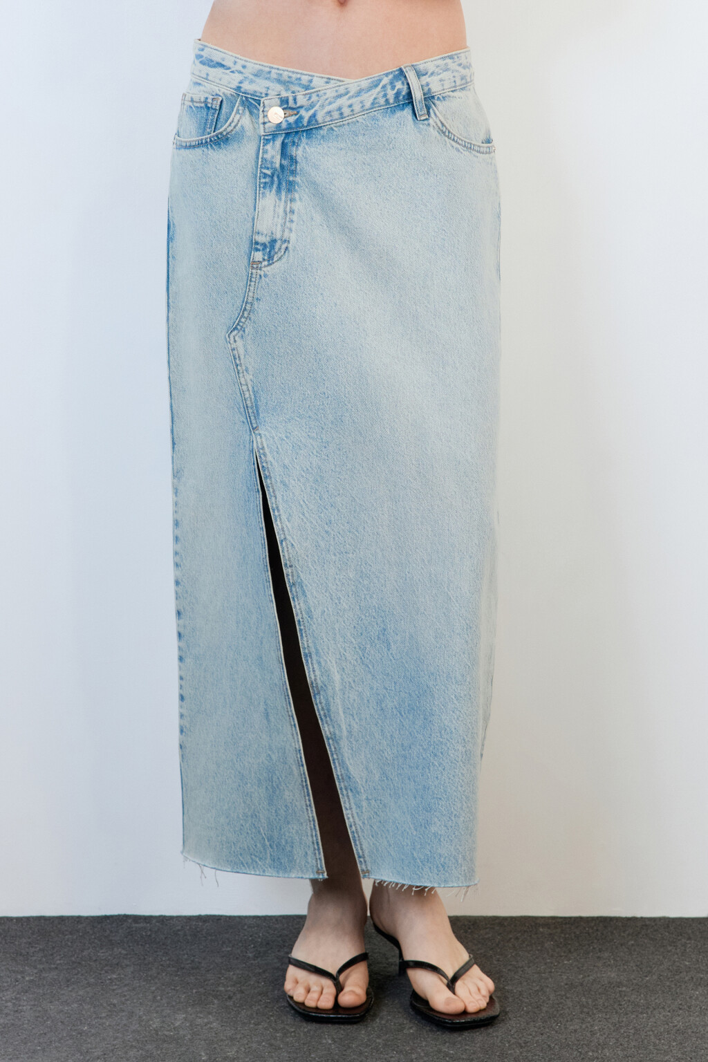 Юбка миди джинсовая с асимметричным поясом - цвет синий - 2