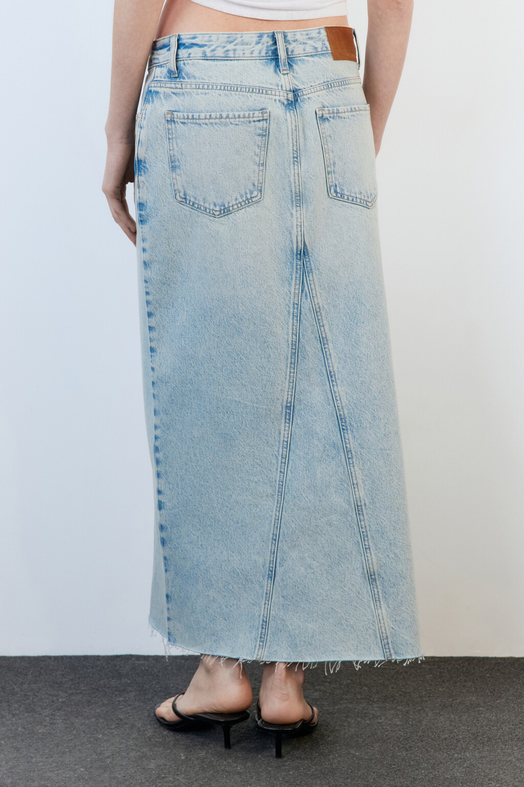 Юбка миди джинсовая с асимметричным поясом - цвет синий - 4