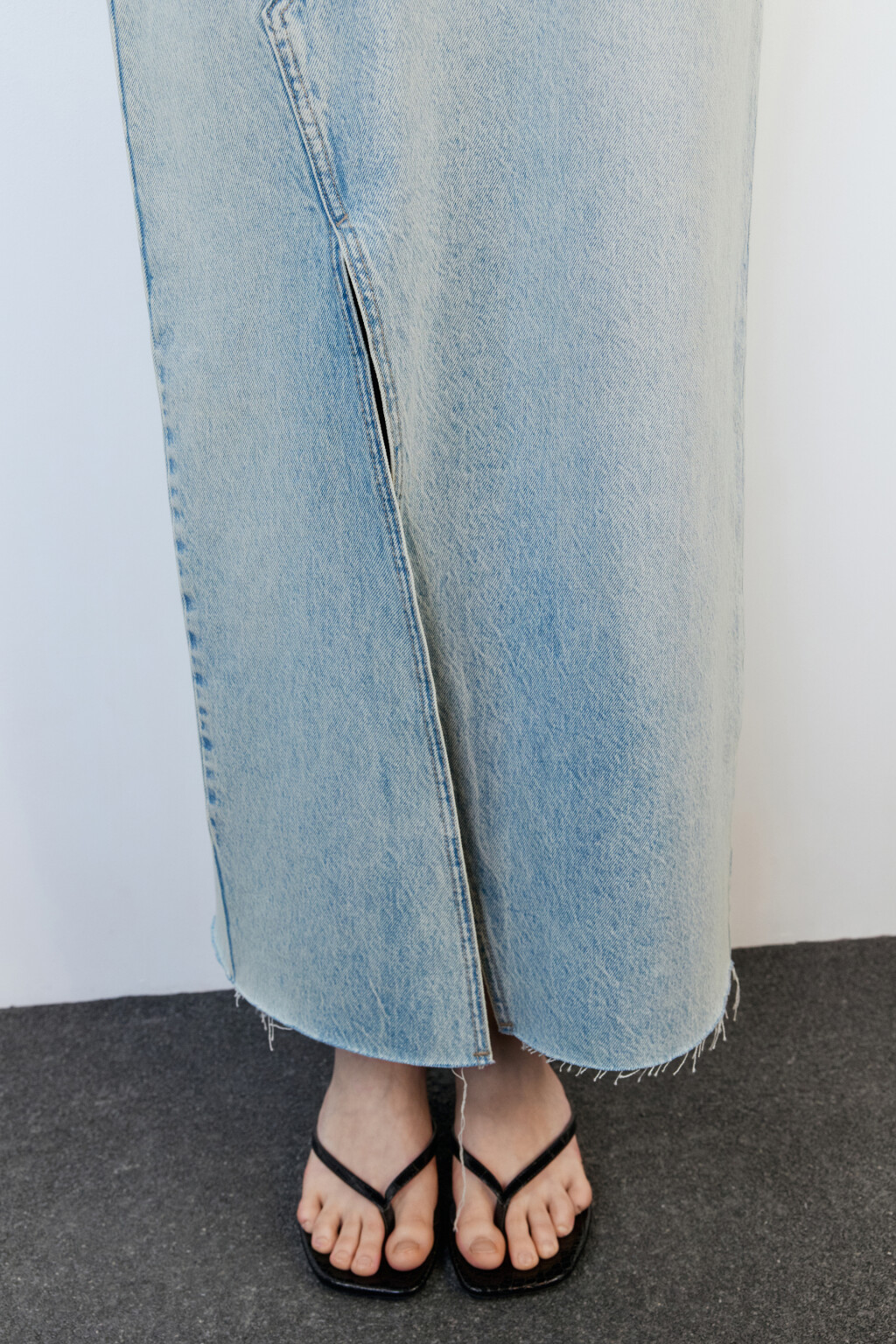 Юбка миди джинсовая с асимметричным поясом - цвет синий - 7