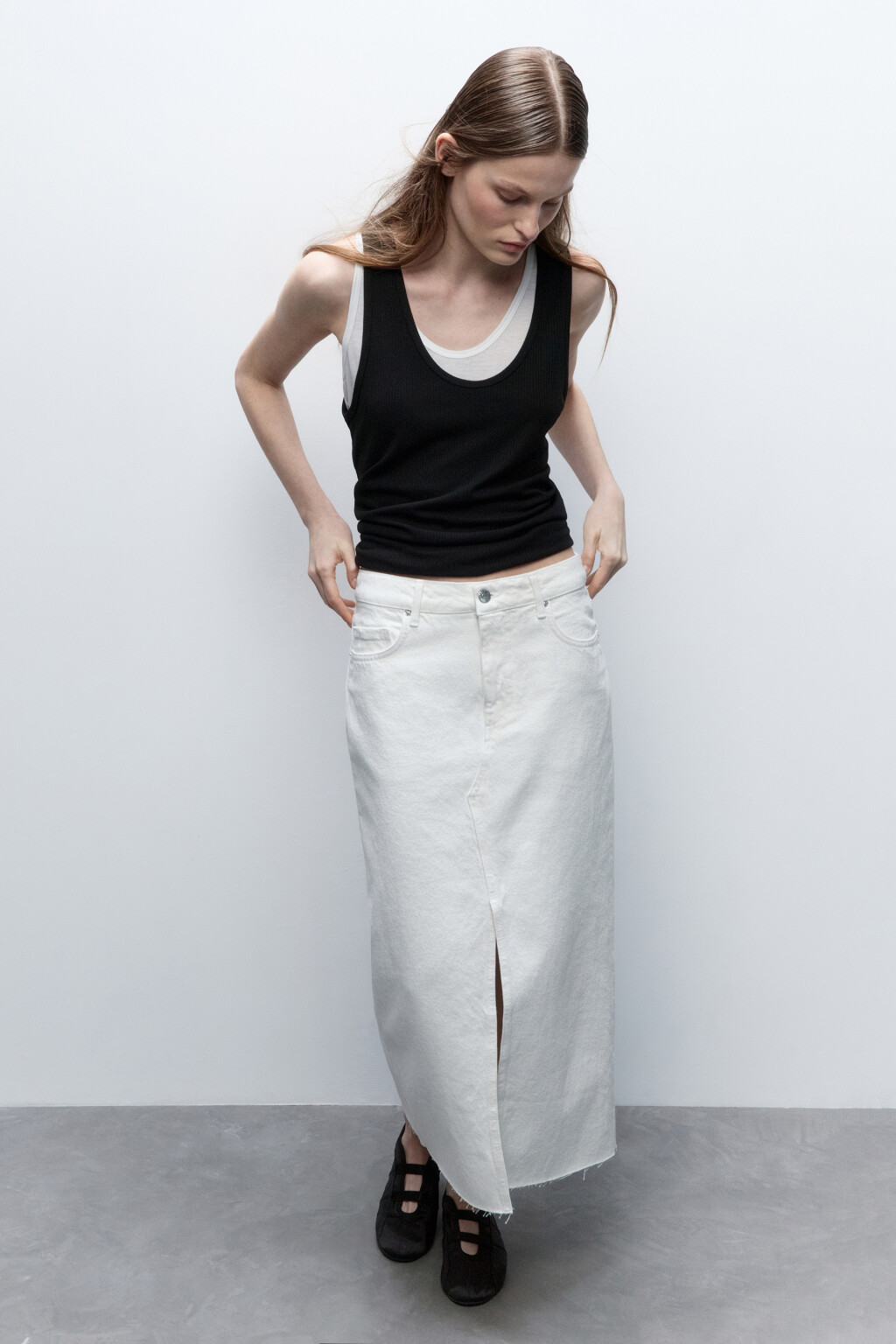 Юбка миди джинсовая с открытыми срезами - цвет белый - 1