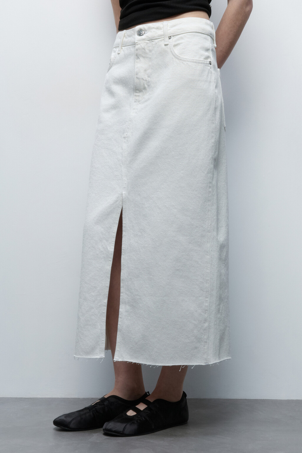 Юбка миди джинсовая с открытыми срезами - цвет белый - 3