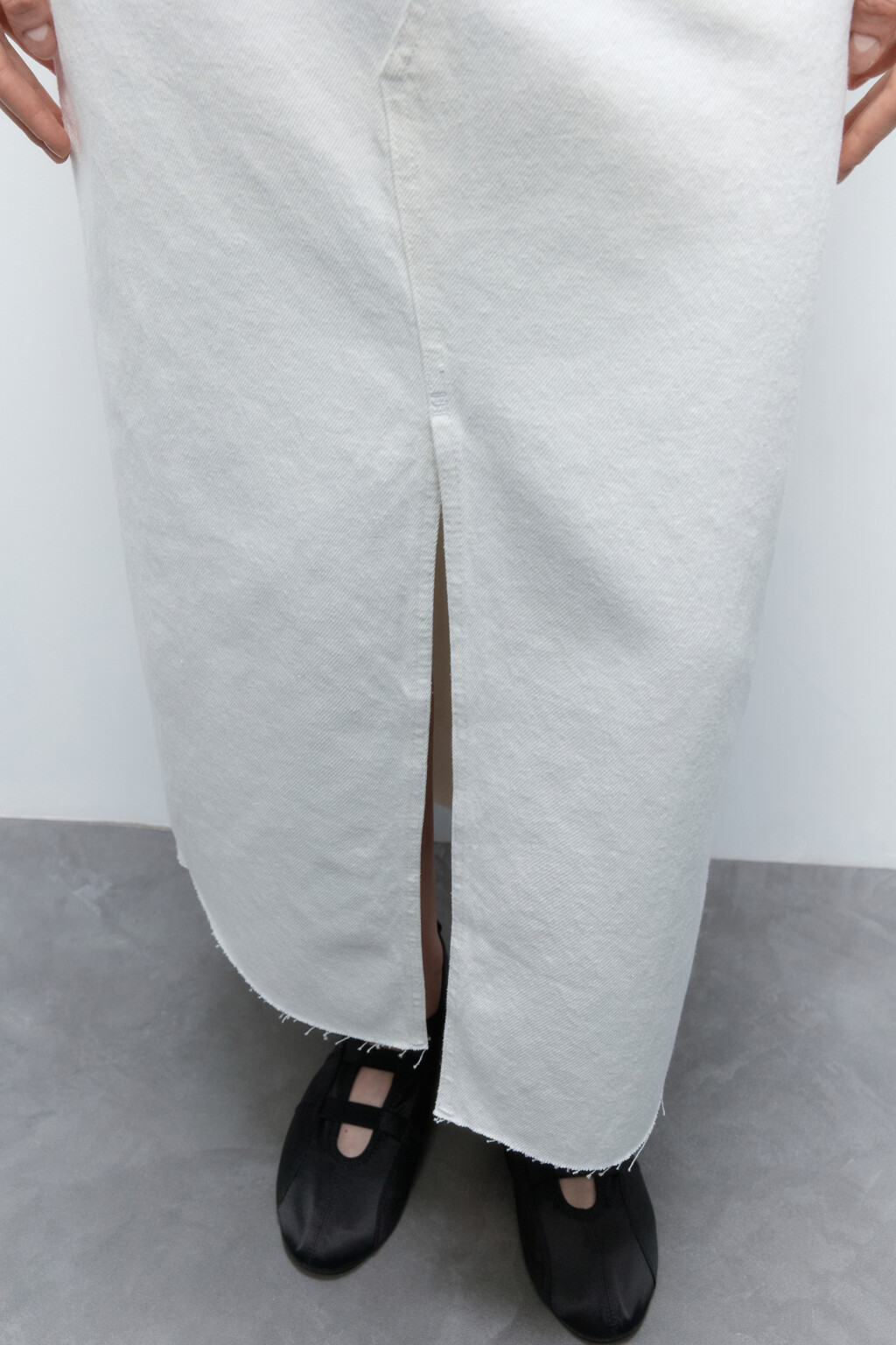 Юбка миди джинсовая с открытыми срезами - цвет белый - 7