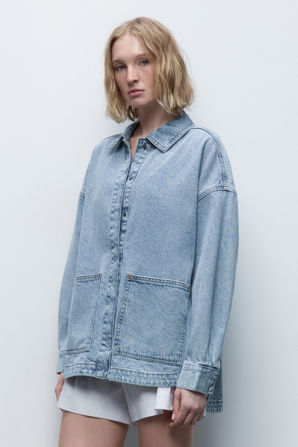 Рубашка oversize джинсовая с карманами - цвет голубой - 4