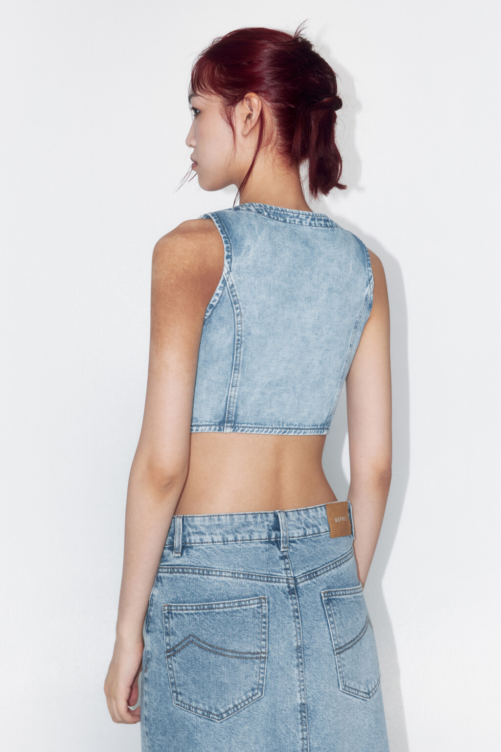 Жилет джинсовый с фигурным низом - цвет голубой - 3