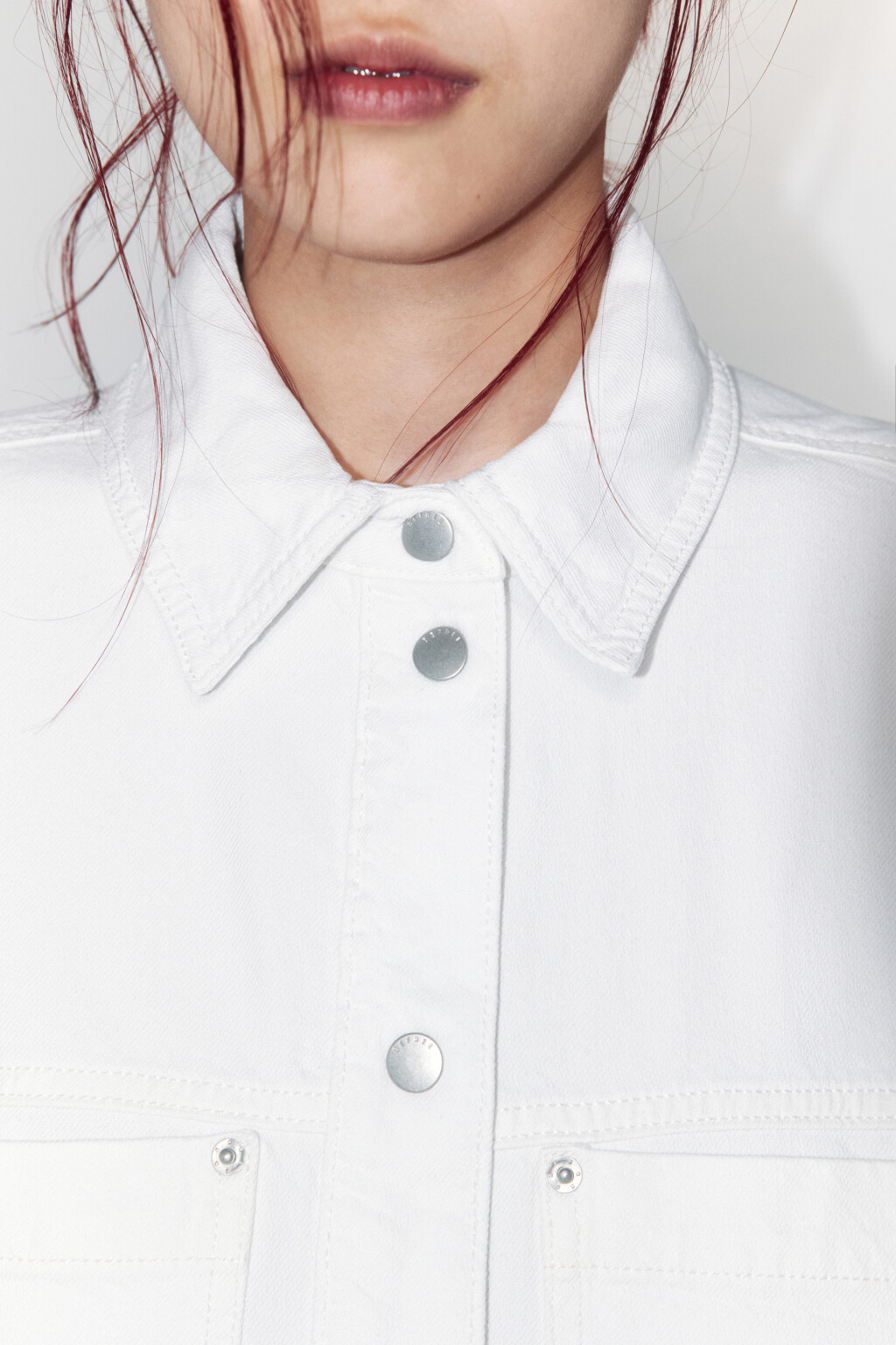 Рубашка джинсовая oversize с карманами - цвет белый - 6