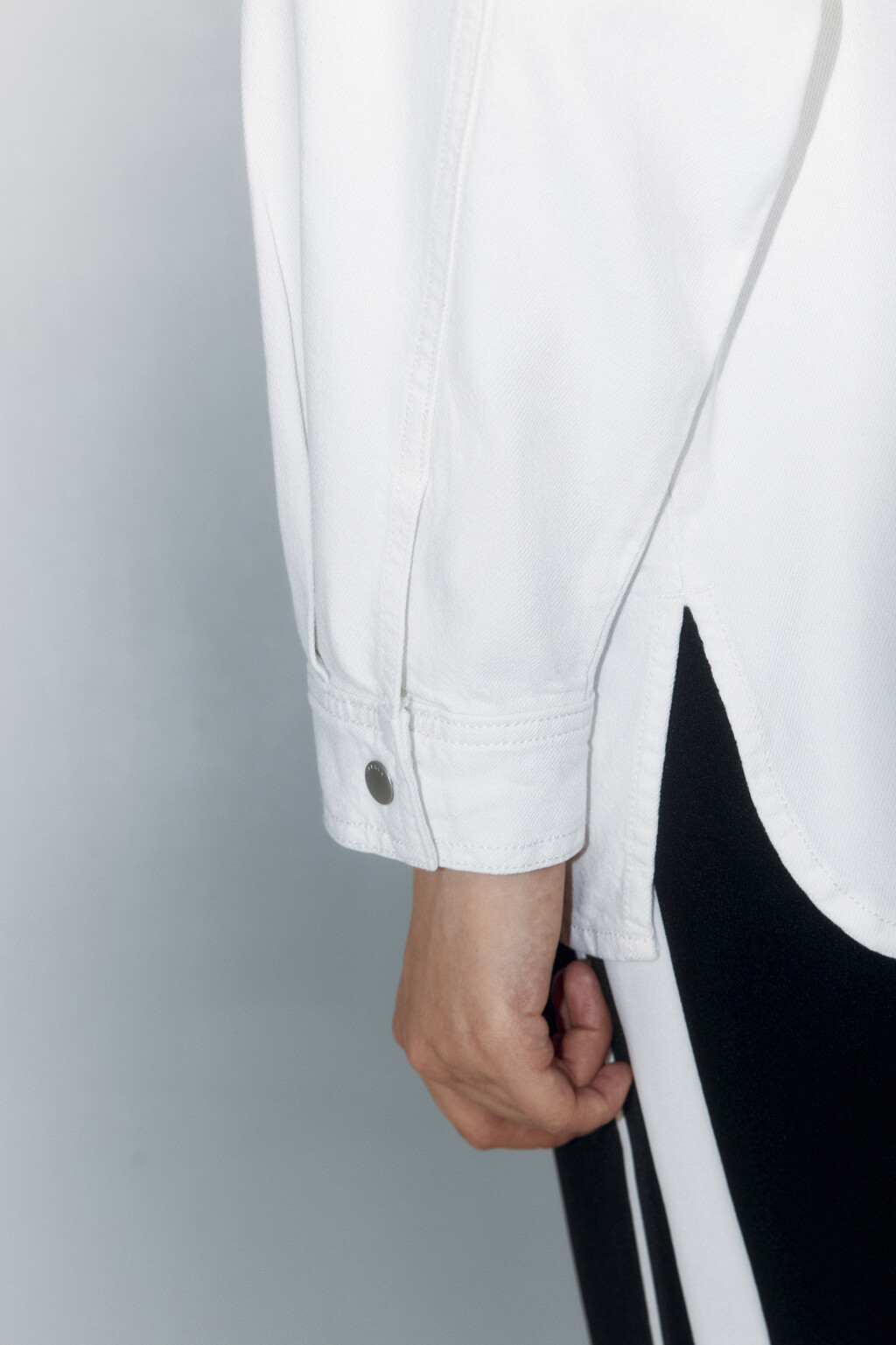 Рубашка джинсовая oversize с карманами - цвет белый - 8