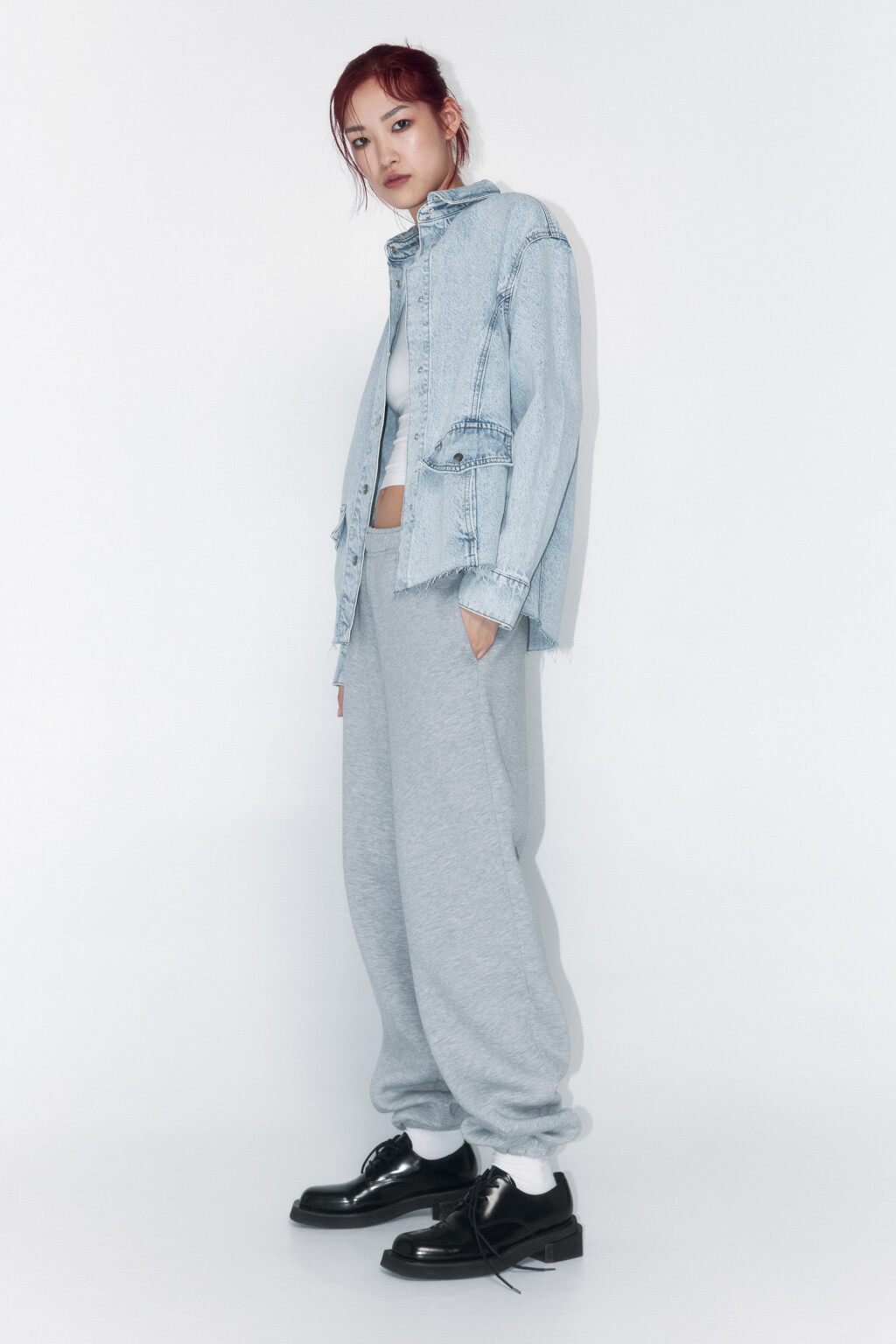 Рубашка джинсовая с открытыми срезами - цвет голубой - 7