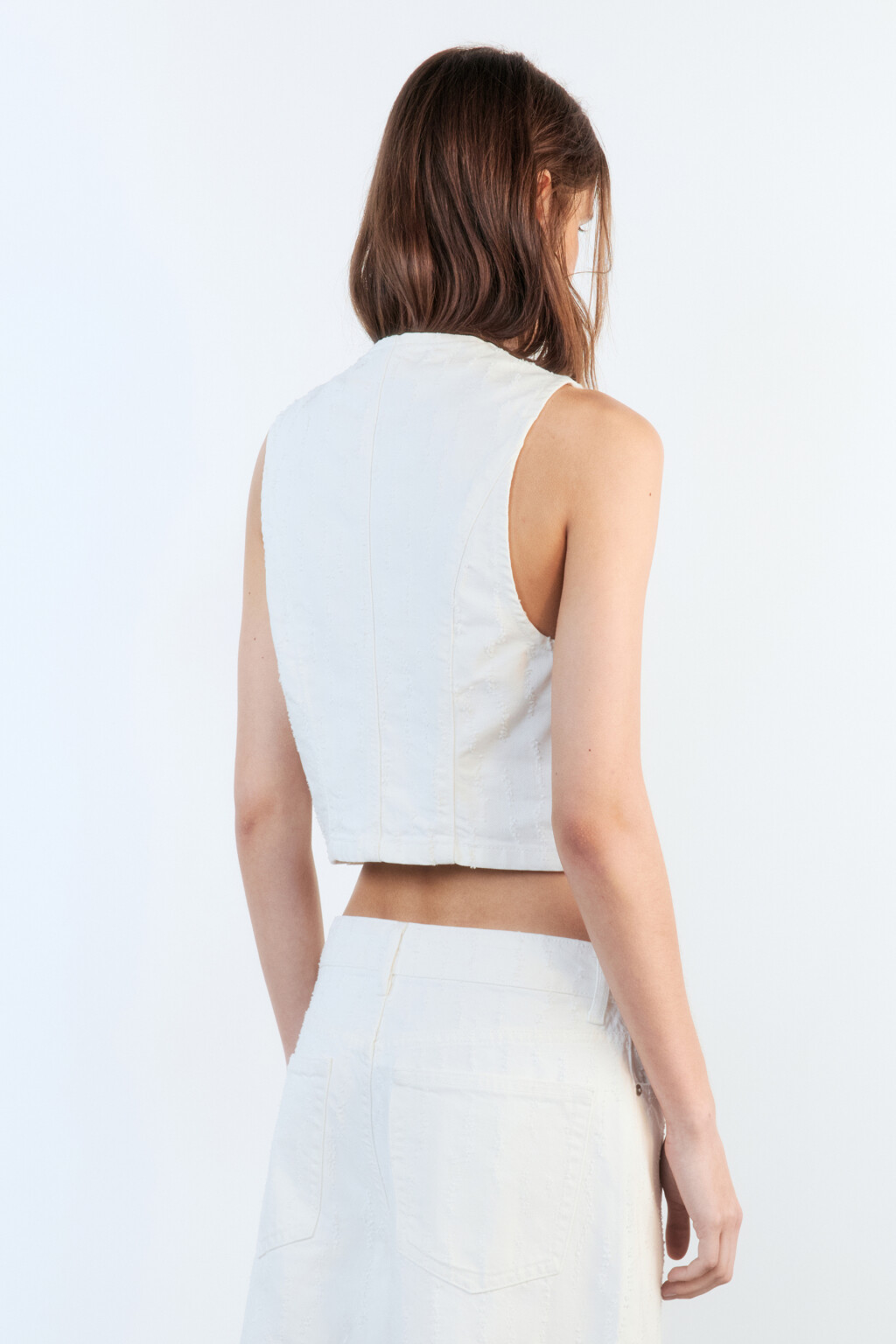 Жилет джинсовый приталенный на пуговицах - цвет белый - 5