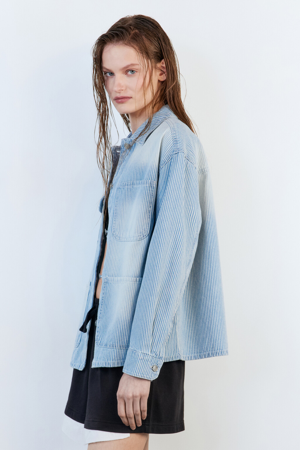 Рубашка джинсовая в полоску с карманами - цвет голубой - 4