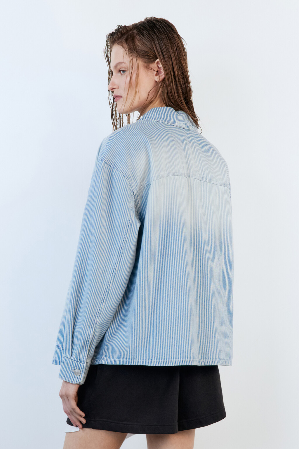 Рубашка джинсовая в полоску с карманами - цвет голубой - 5