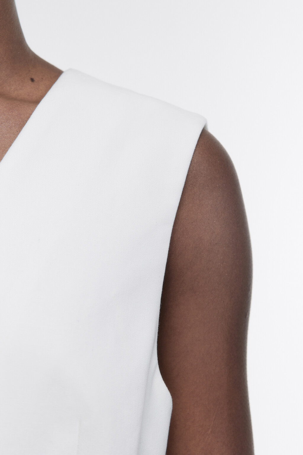 Жилет костюмный из льняной ткани - цвет белый - 8