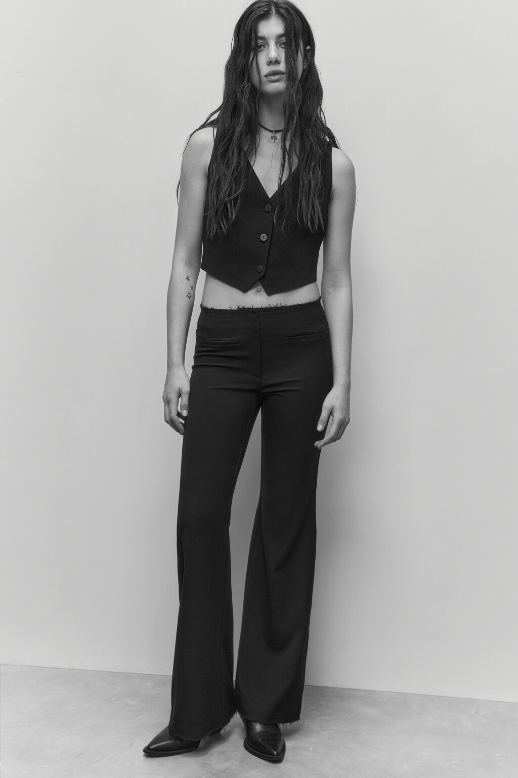 Жилет костюмный приталенный - цвет черный - 1